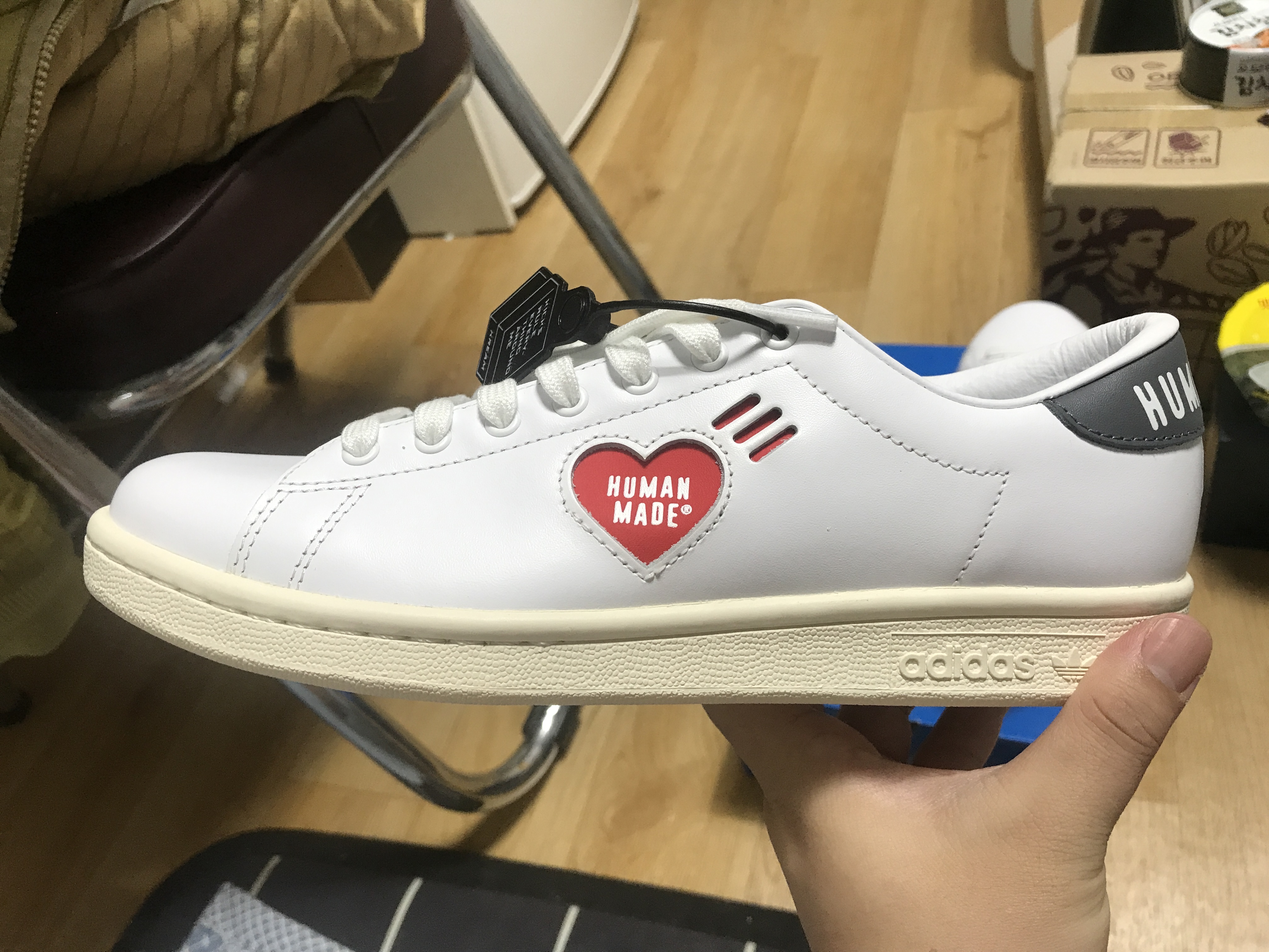 Adidas x Human Made Stan Smith White Grey 착용 스타일 - 3