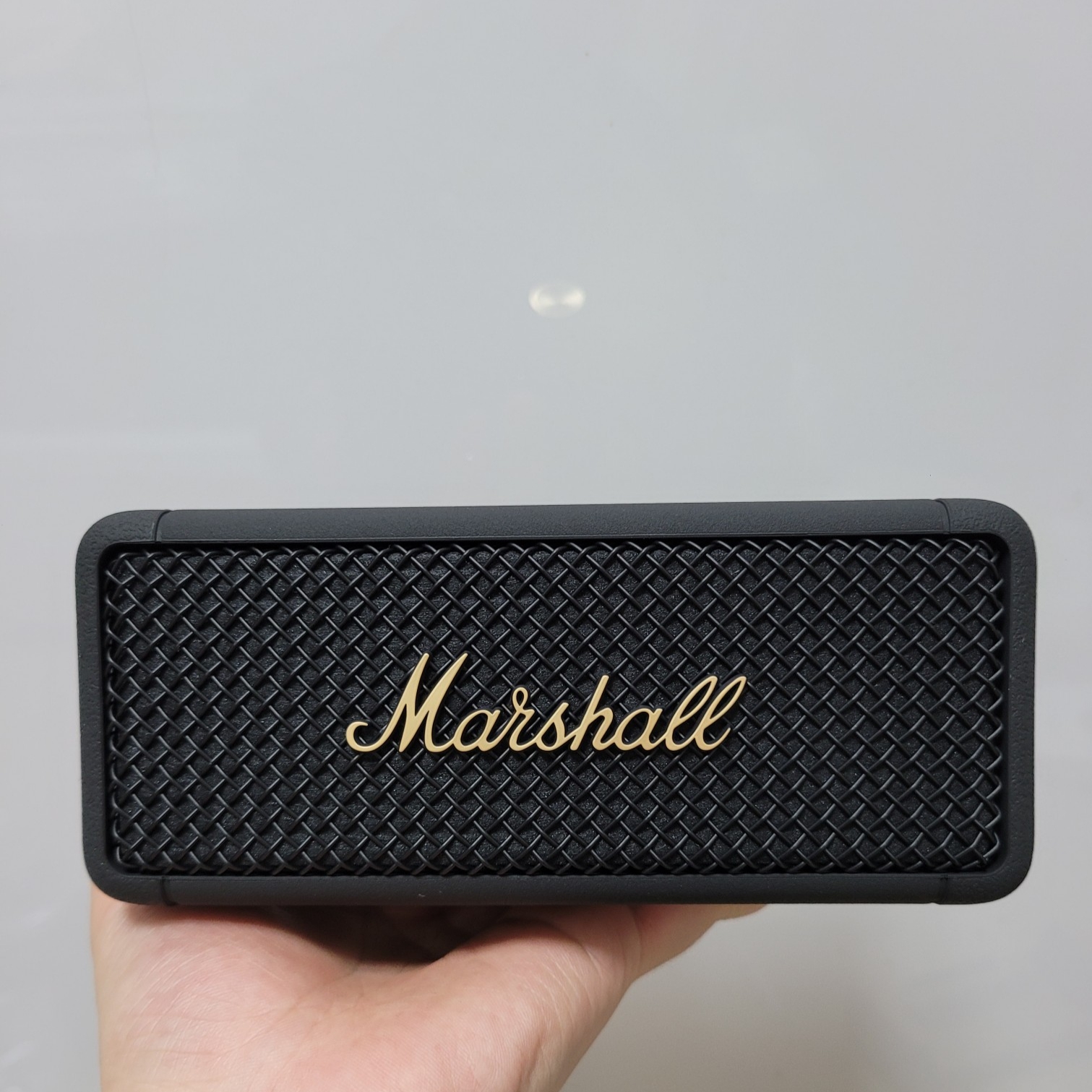 Marshall Emberton Black & Brass (Korean Ver.) 착용 스타일