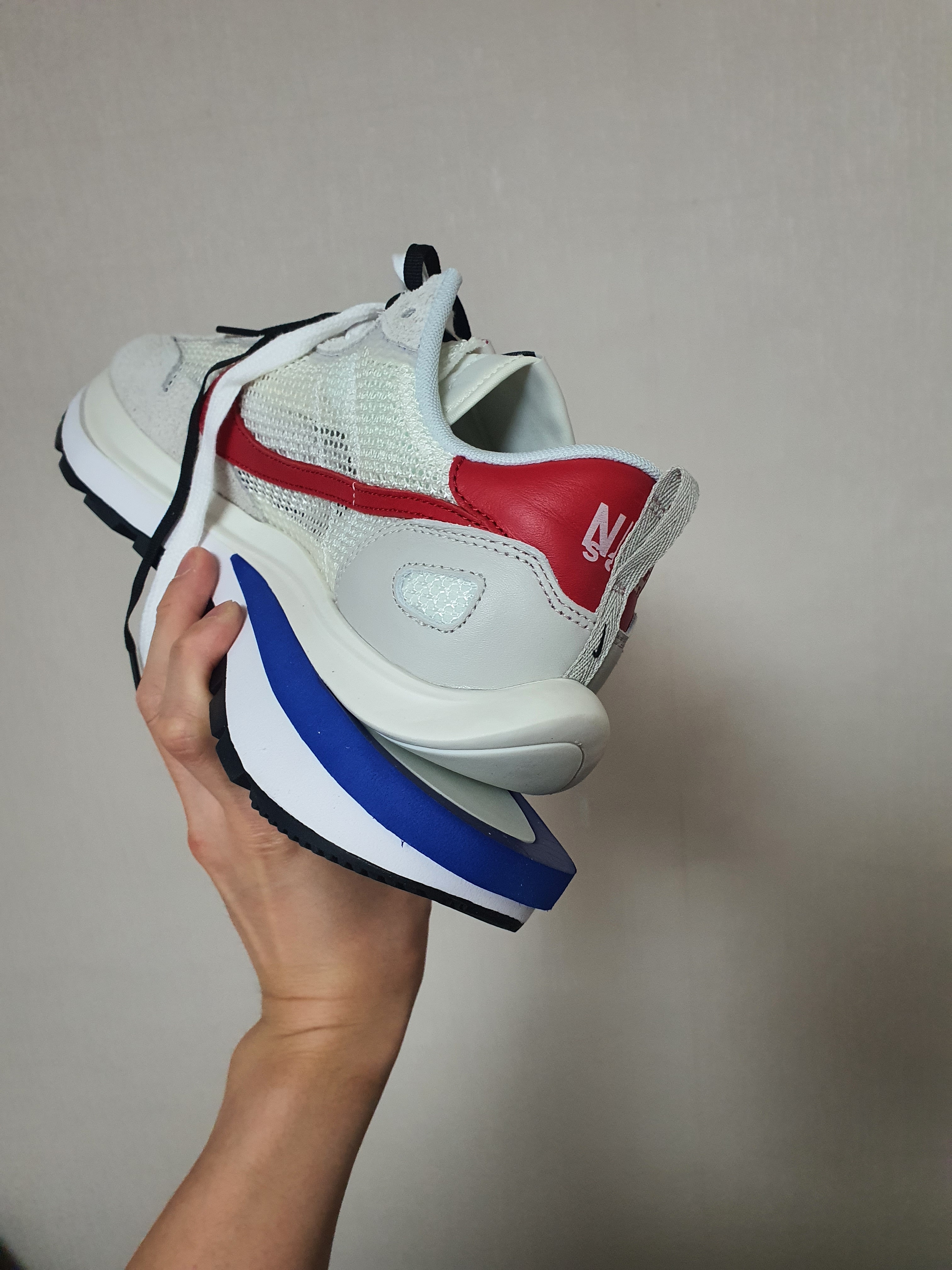 Nike x Sacai VaporWaffle Royal Fuchsia 착용 스타일 - 3