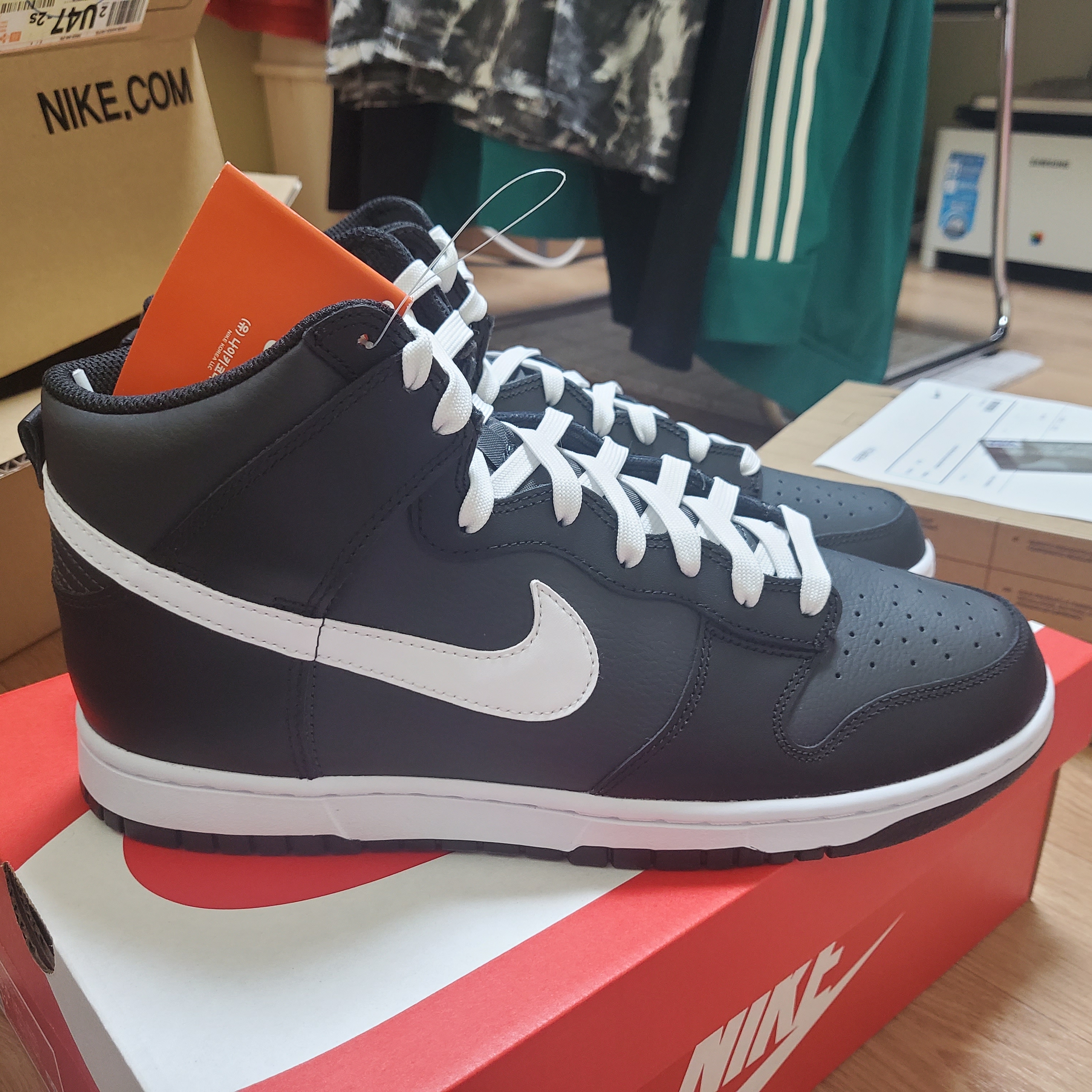 Nike Dunk High Retro Anthracite White Black 착용 스타일 - 1