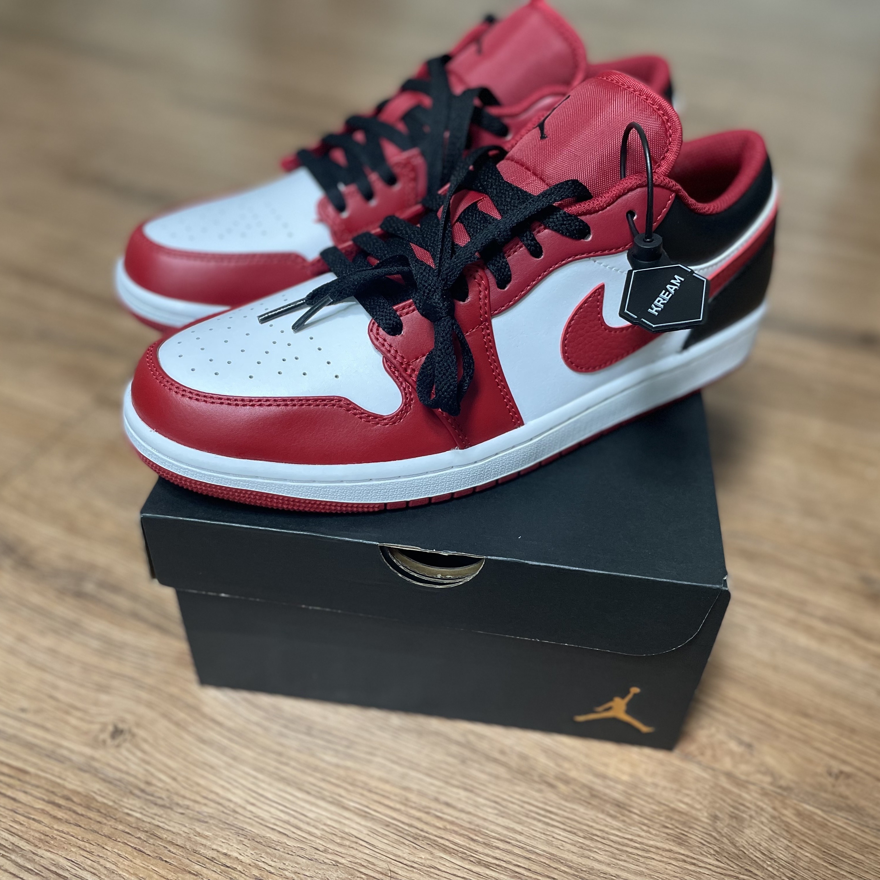 Jordan 1 Low White Gym Red Black 착용 스타일