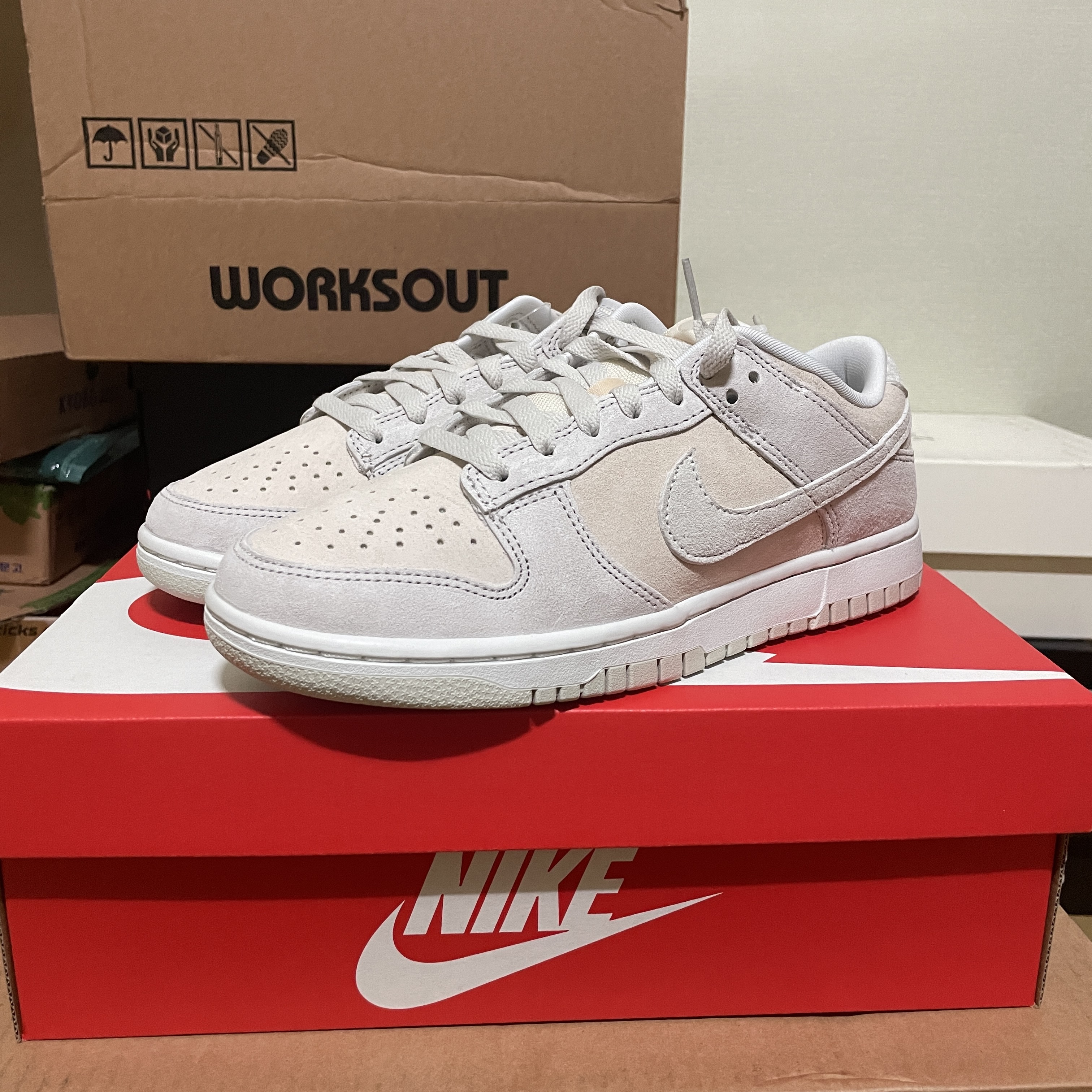 Nike Dunk Low Retro PRM Vast Grey 착용 스타일 - 2