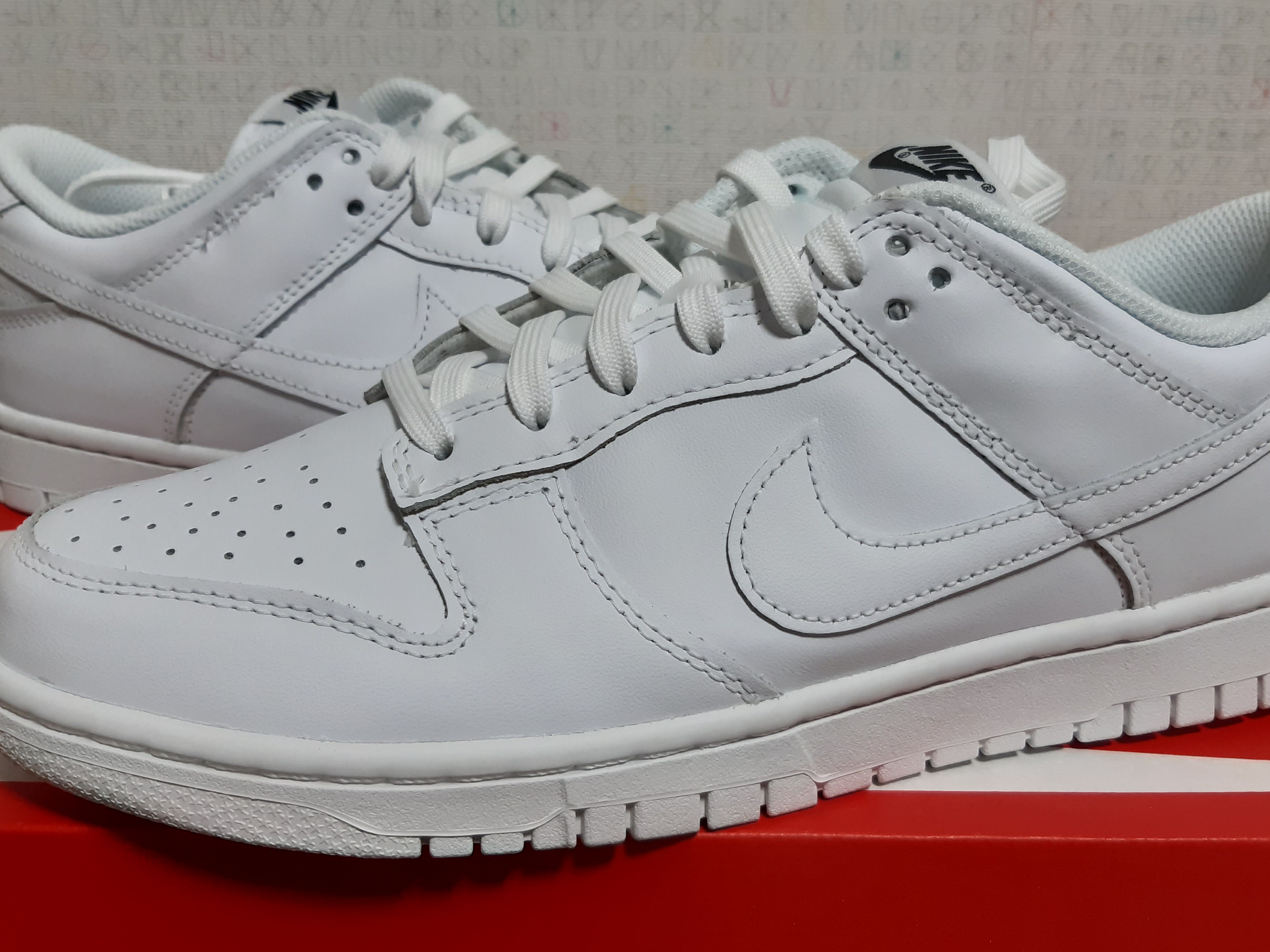 (W) Nike Dunk Low Triple White 착용 스타일 - 1