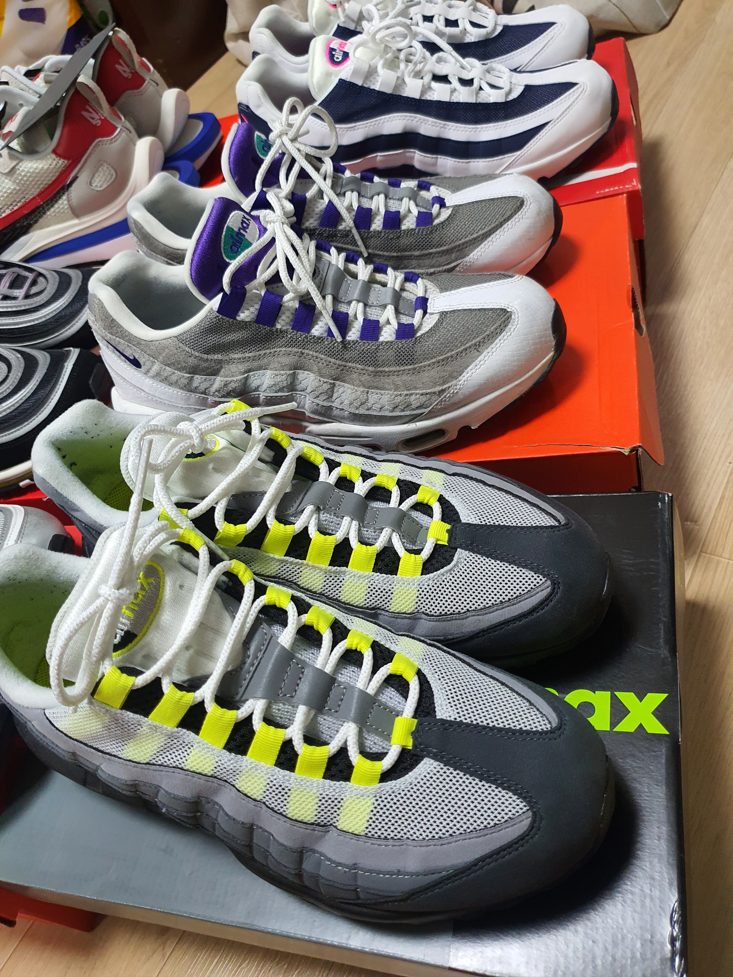 Nike Air Max 97 OG Black Volt Asia, Nike Air Max 95 Grape Snakeskin 착용 스타일 - 2