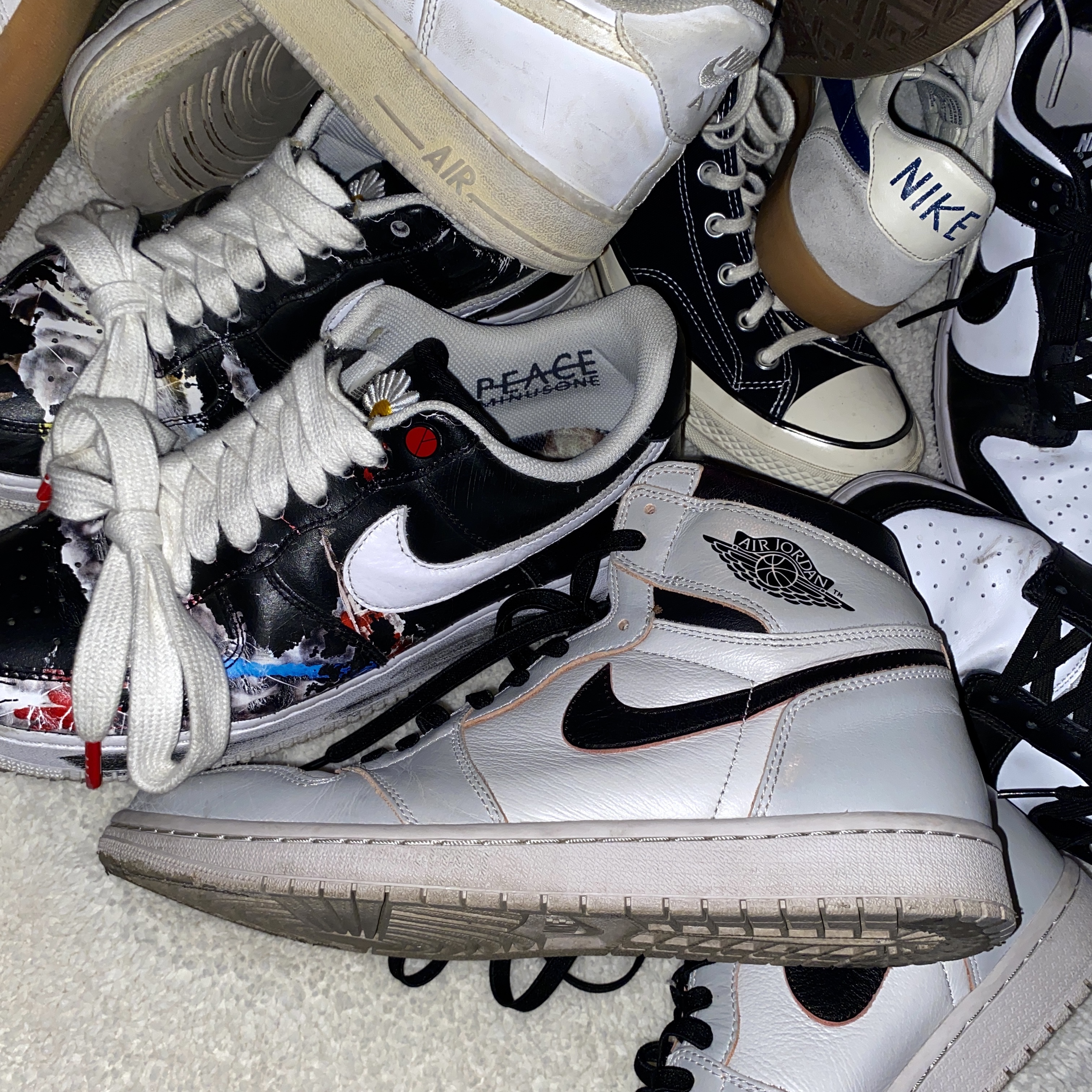 Nike x Peaceminusone Air Force 1 Low Para-Noise, Jordan 1 Retro High OG Defiant SB NYC to Paris 착용 스타일