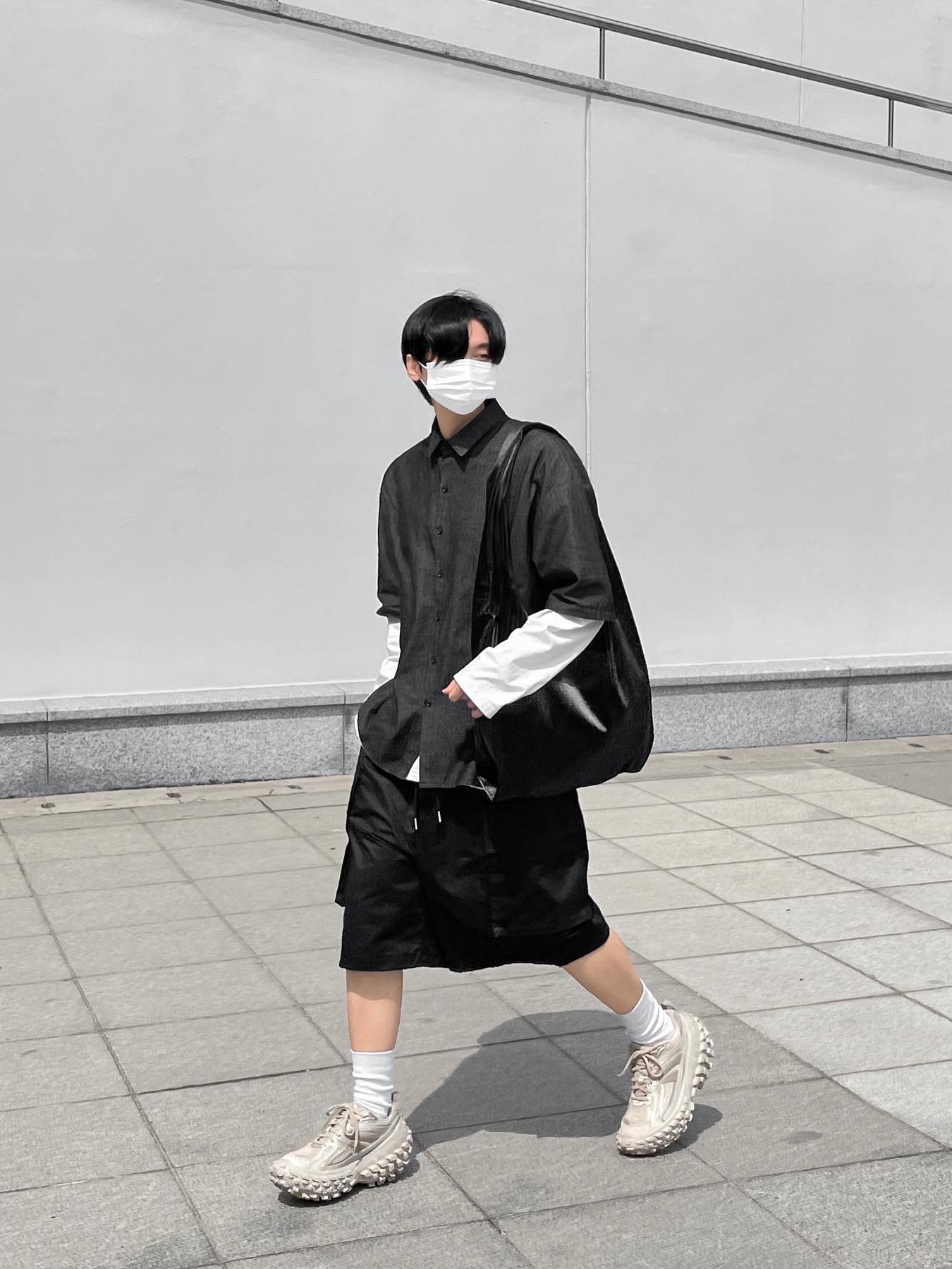 Balenciaga Defender Sneakers Beige 착용 스타일 - 1