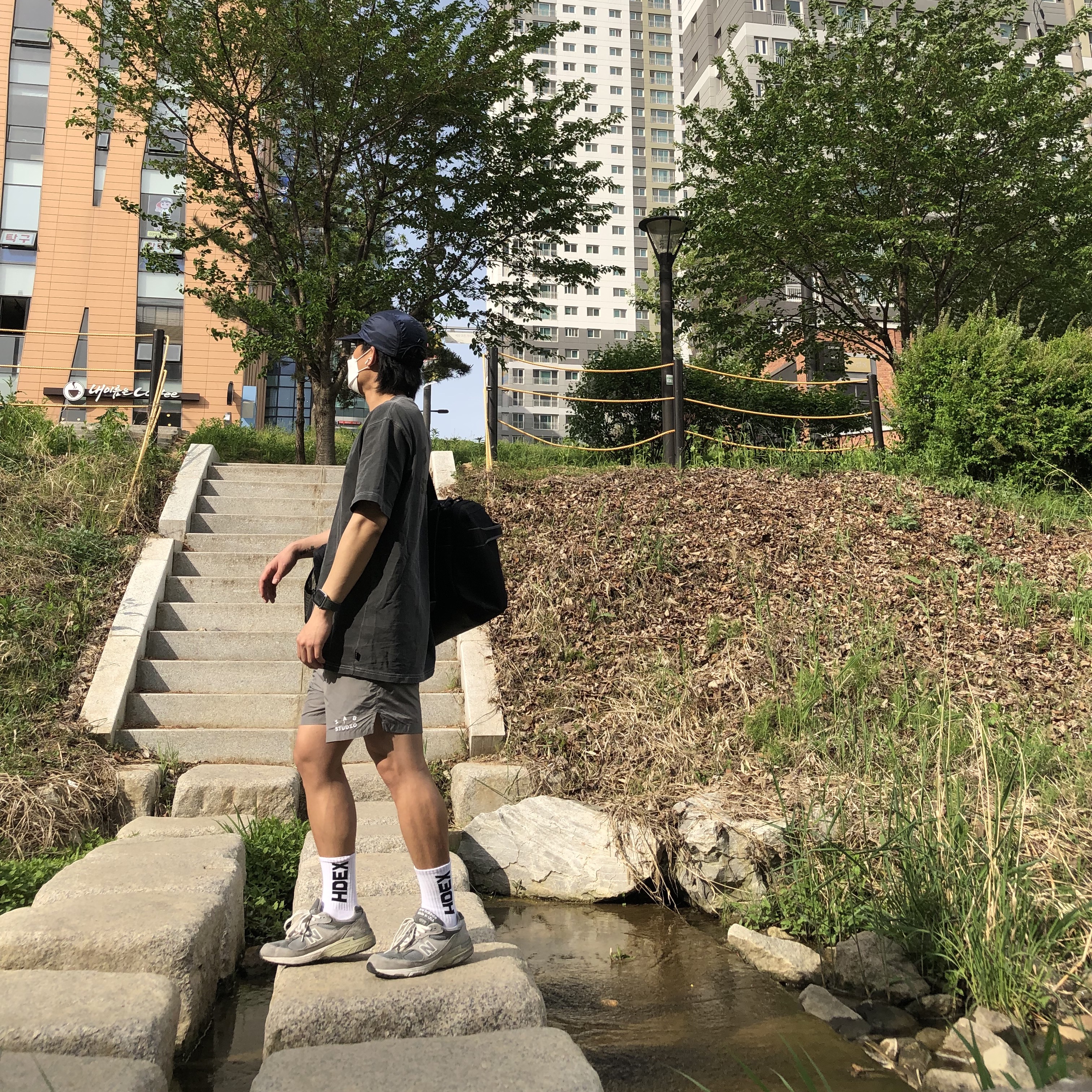 IAB Studio Woven Shorts Gray, IAB Studio Pigment T-Shirt Black ์ฐฉ์ฉ ์คํ์ผ - 3