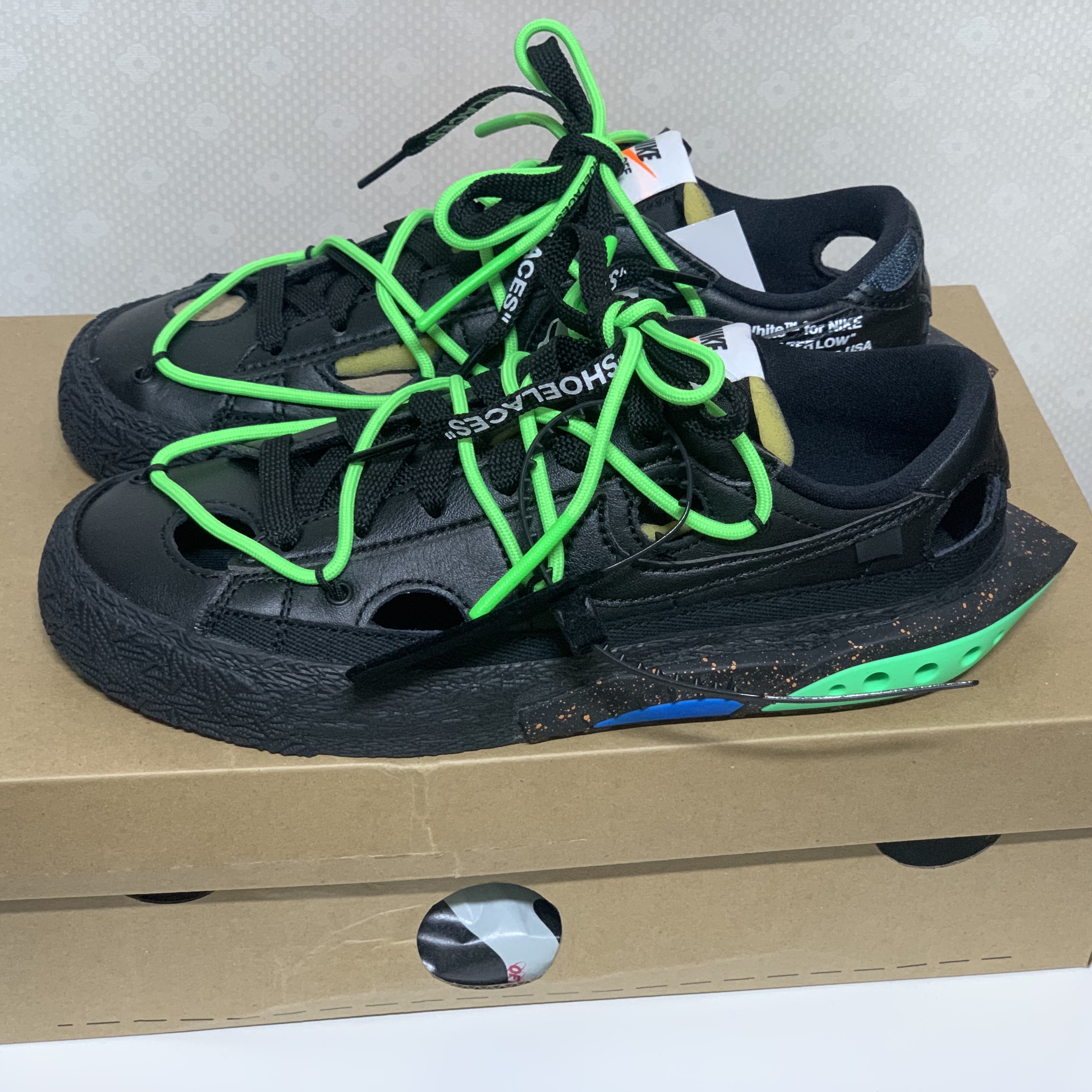 Nike x Off-White Blazer Low '77 Black and Electro Green 착용 스타일 - 1