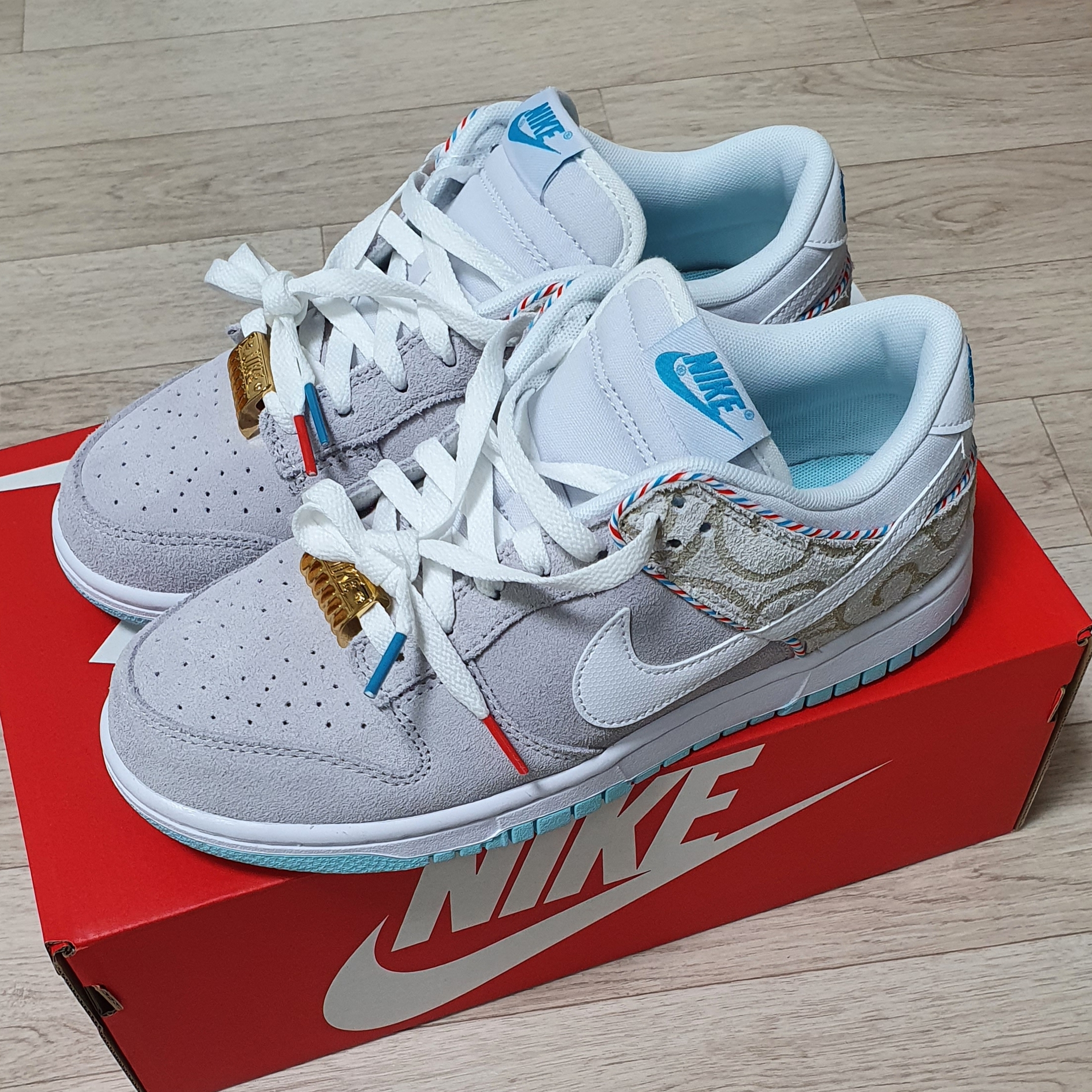 Nike Dunk Low Retro SE Barber Shop Grey 착용 스타일