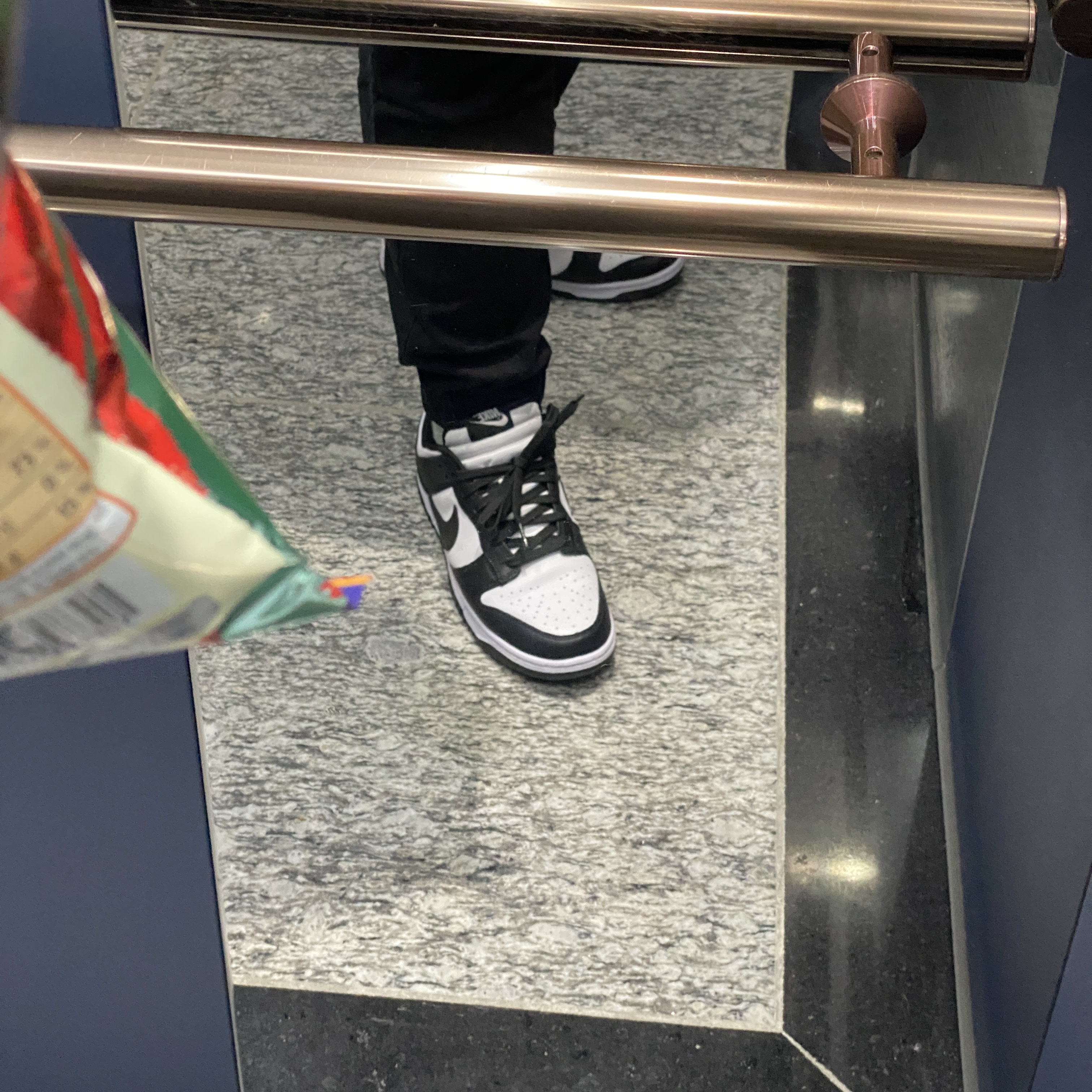 Nike Dunk Low Retro Black 착용 스타일 - 2