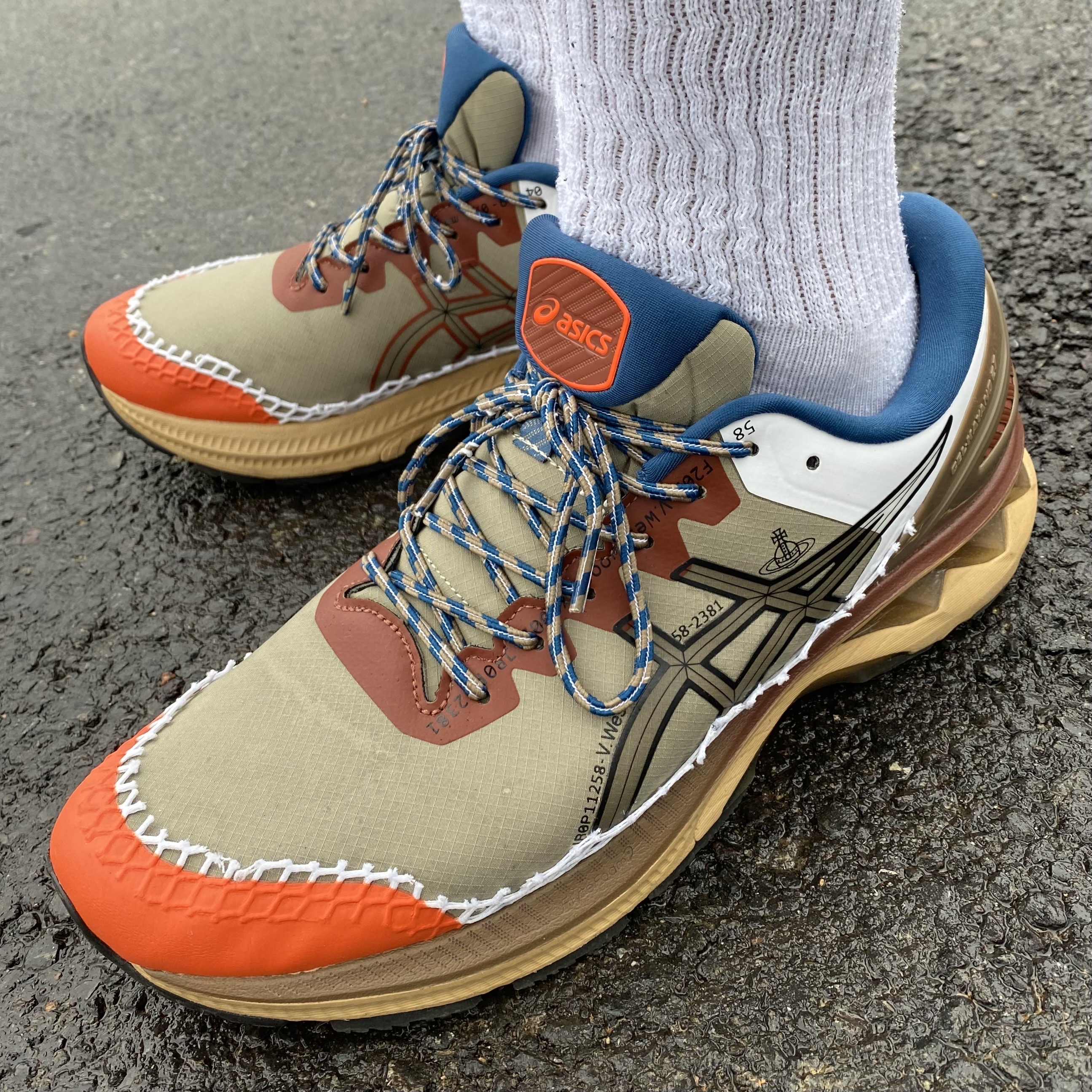 Asics x Vivienne Westwood Gel-Kayano 27 DE Ox Brown 착용 스타일
