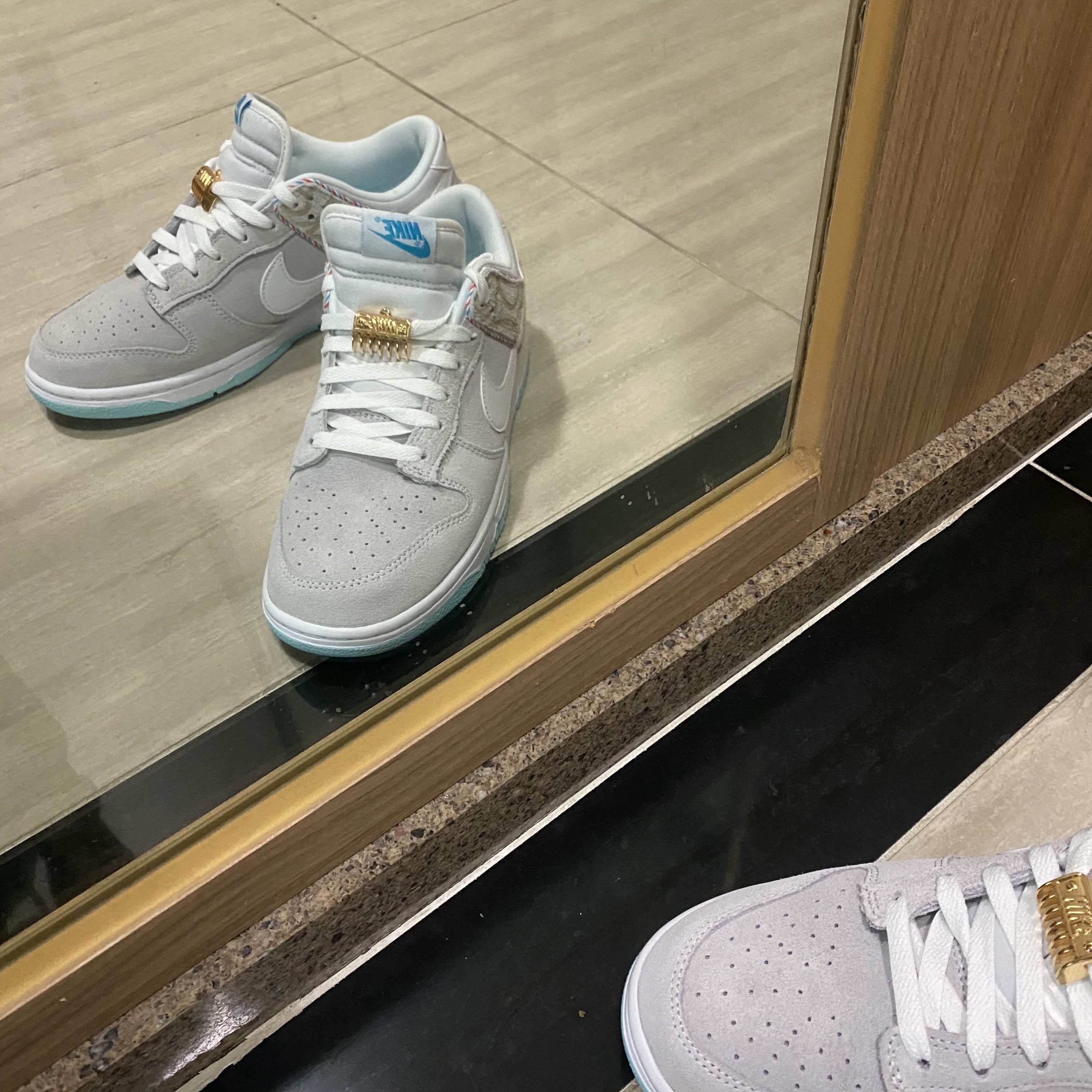 Nike Dunk Low Retro SE Barber Shop Grey 착용 스타일