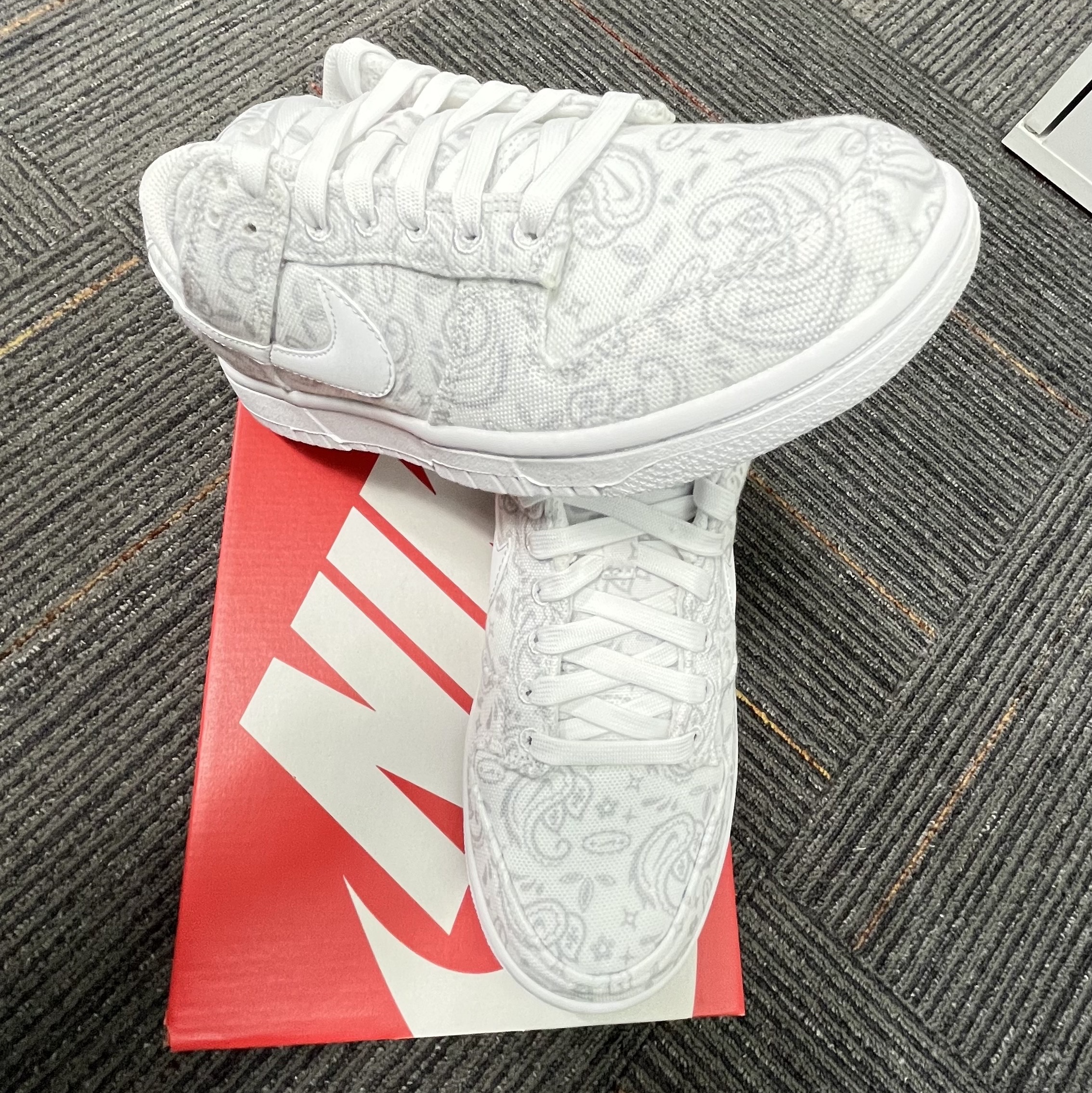 (W) Nike Dunk Low Essential White Paisley 착용 스타일