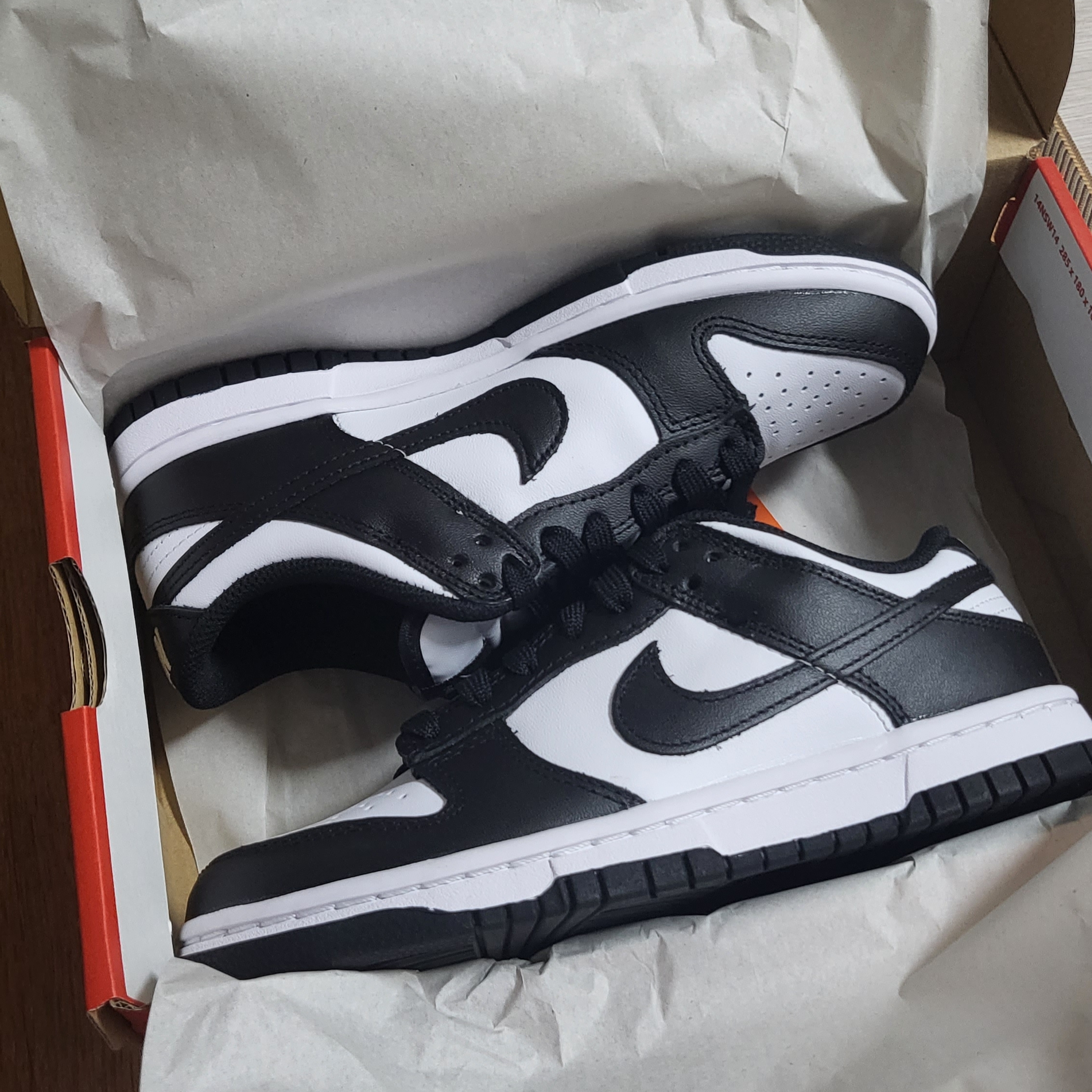 (W) Nike Dunk Low Black 착용 스타일 - 2