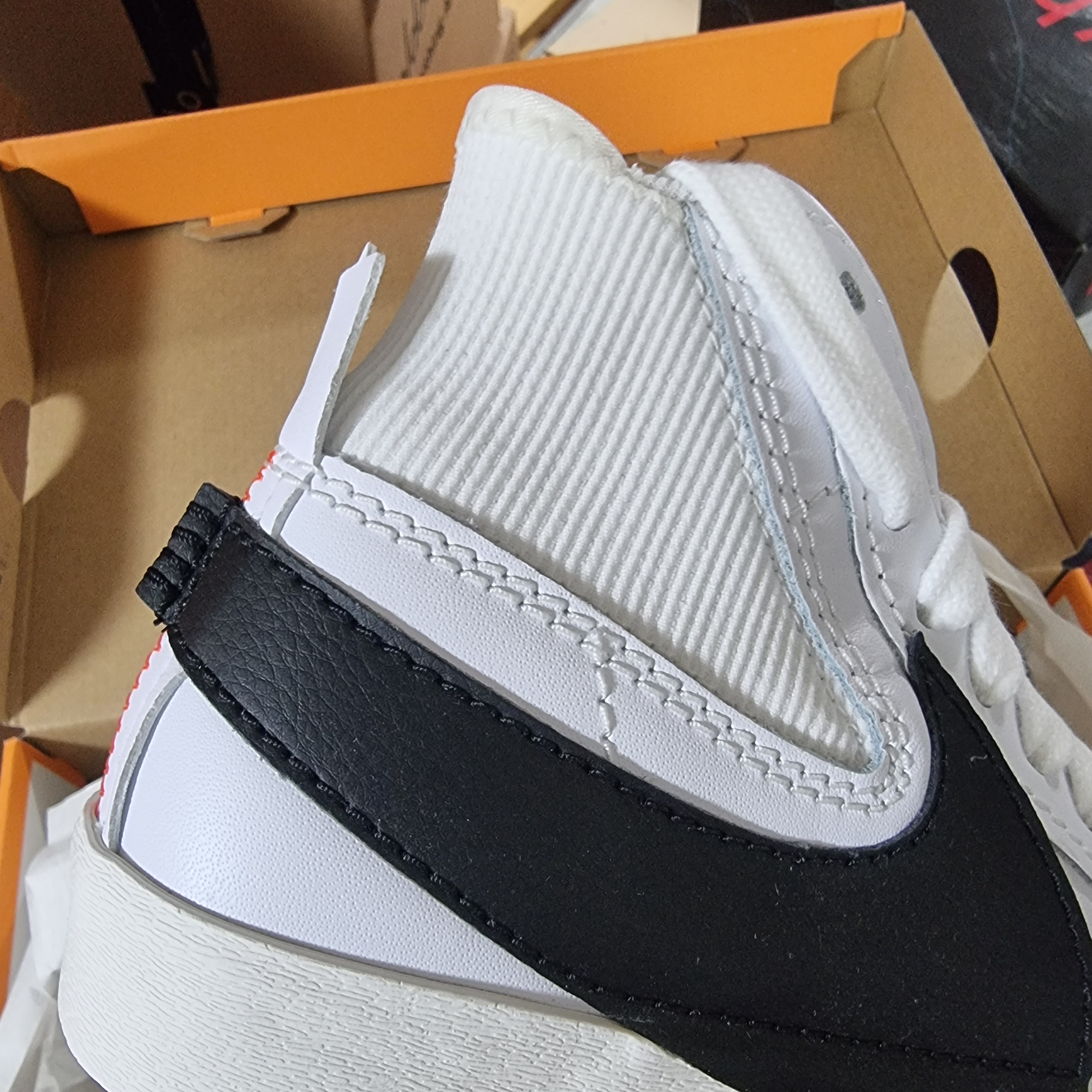 Nike Blazer Mid '77 Jumbo White Habanero Red 착용 스타일 - 3