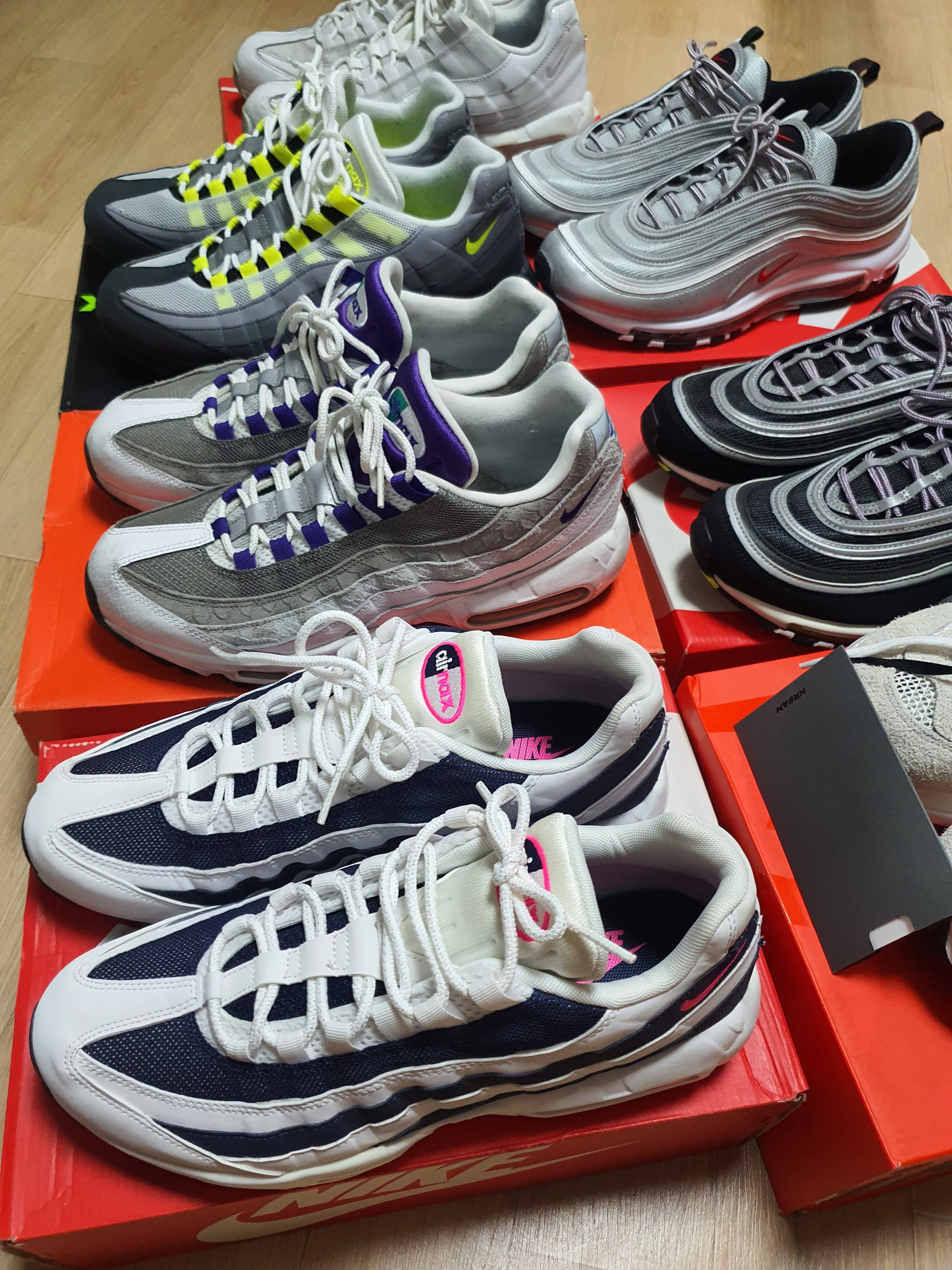 Nike Air Max 97 OG Black Volt Asia, Nike Air Max 95 Grape Snakeskin 착용 스타일 - 4