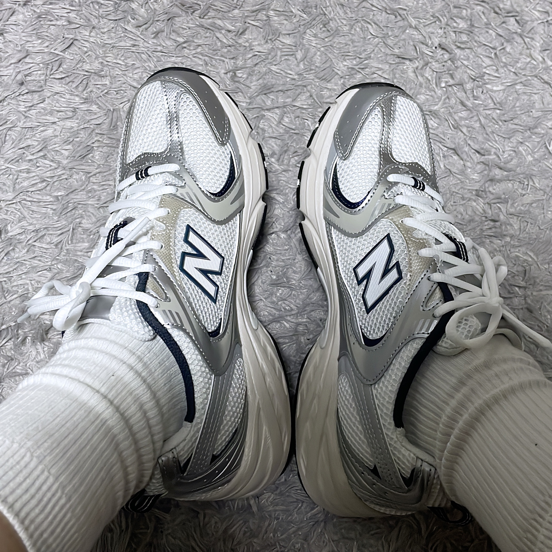 New Balance 530 Steel Grey 착용 스타일