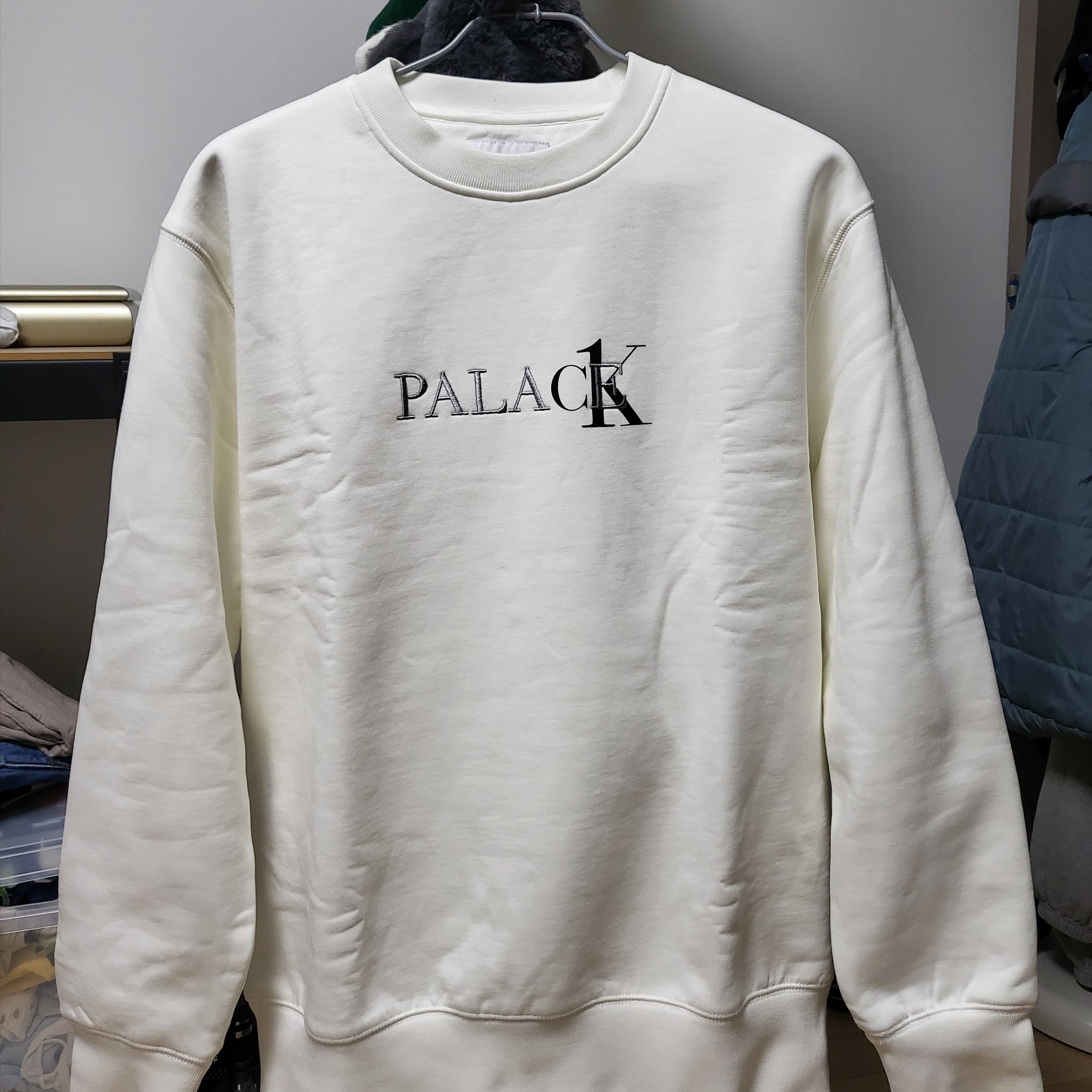 Palace x CK1 Crew Star White - 22SS 착용 스타일