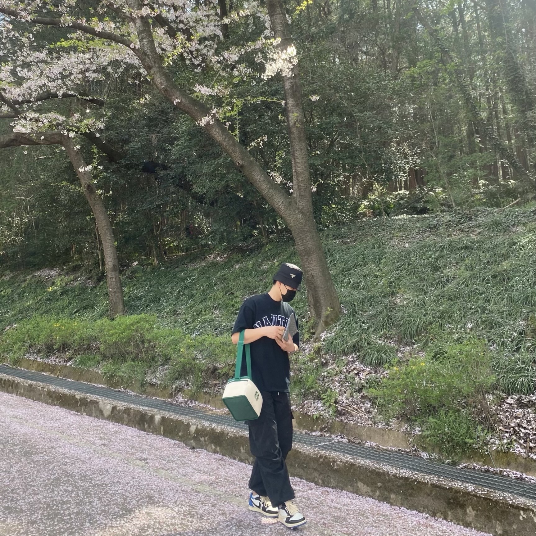 Prada Re-Nylon Bucket Hat Black, Jordan 1 x Travis Scott x Fragment Retro Low OG SP Military Blue ์ฐฉ์ฉ ์คํ์ผ