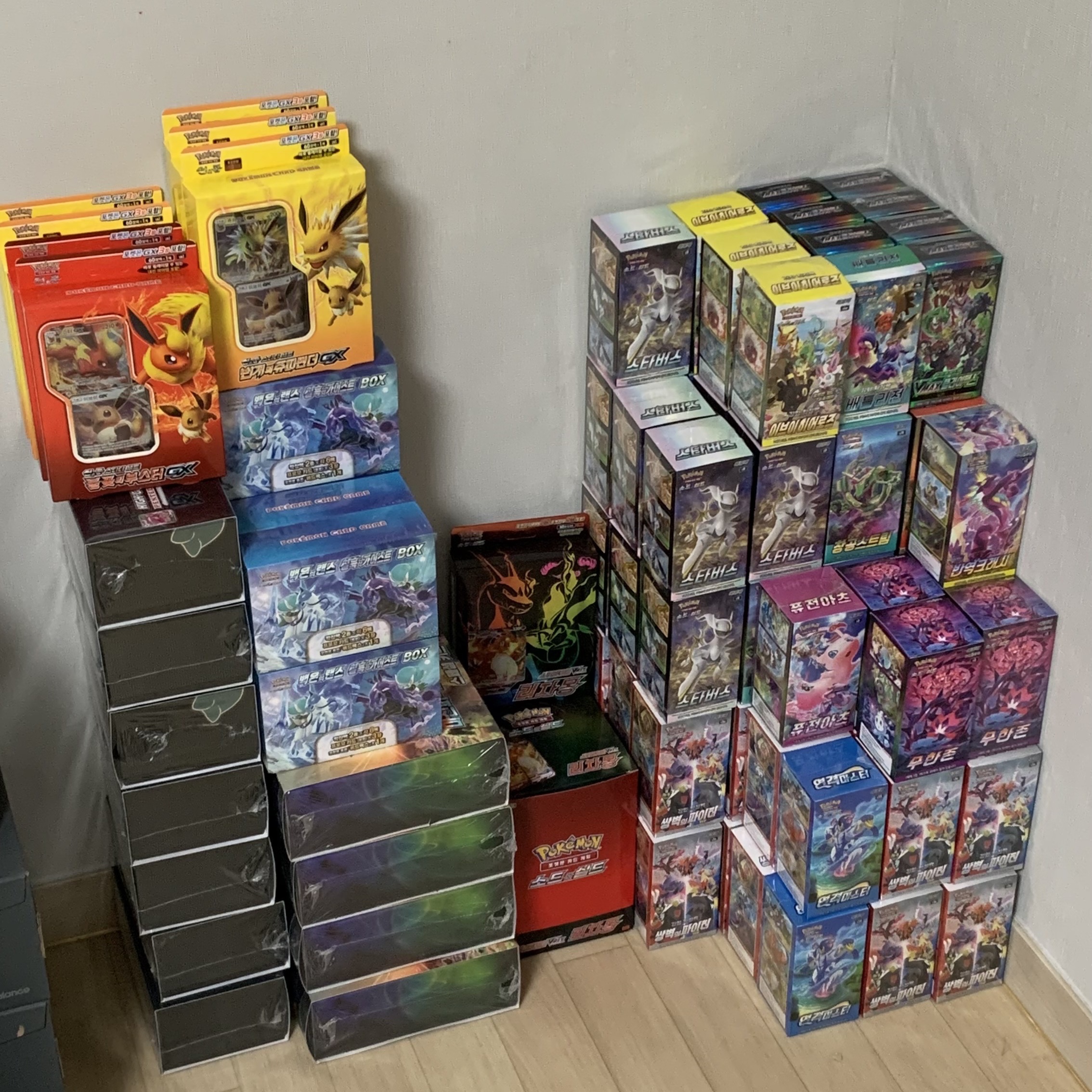 Pokemon TCG Sword & Shield Enhanced Expansion Pack Battle Legion Box (Pack of 20), Pokemon TCG Sword & Shield High Class Pack Vmax Climax Box (Pack of 10) 착용 스타일