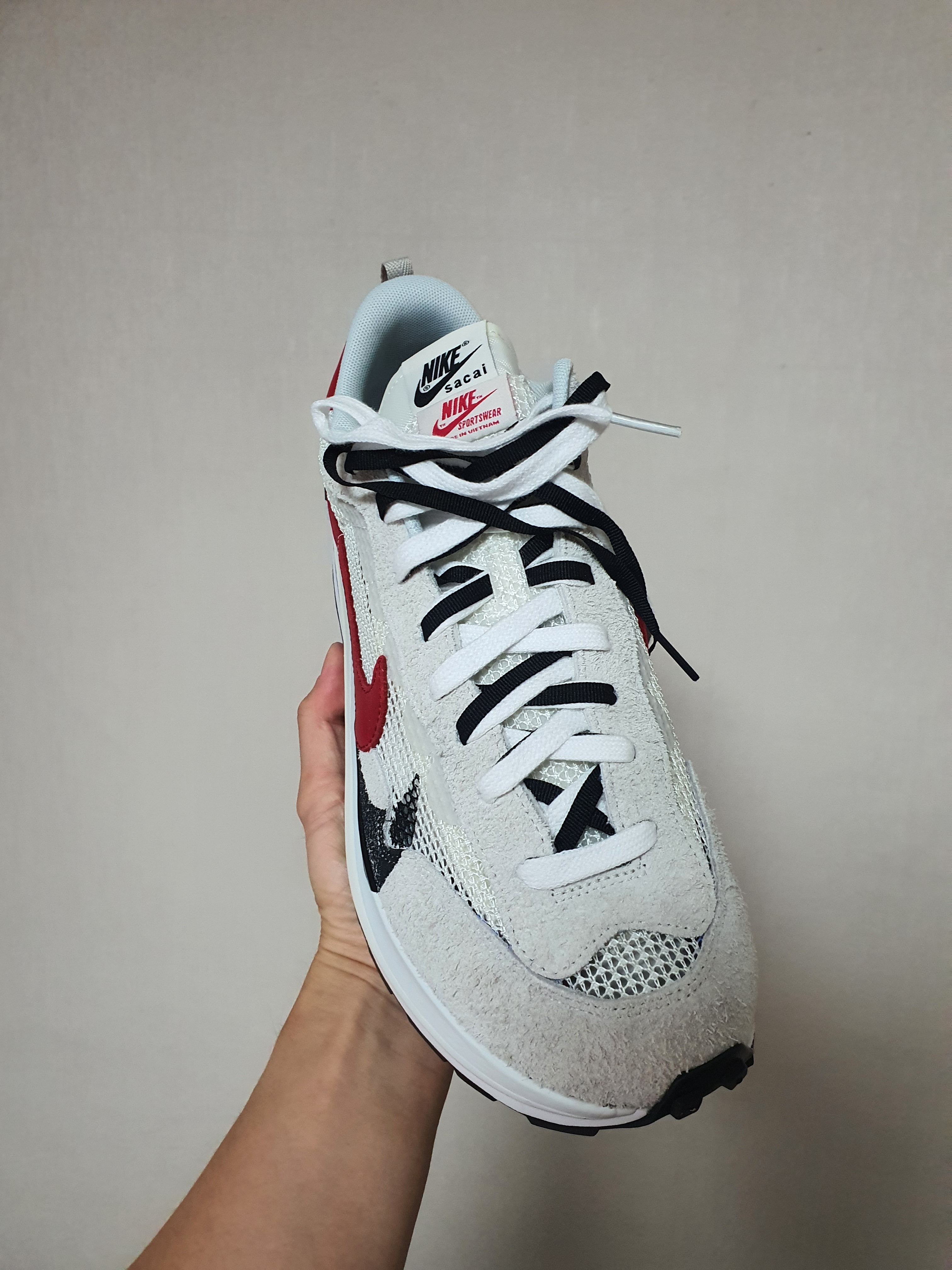 Nike x Sacai VaporWaffle Royal Fuchsia 착용 스타일 - 2