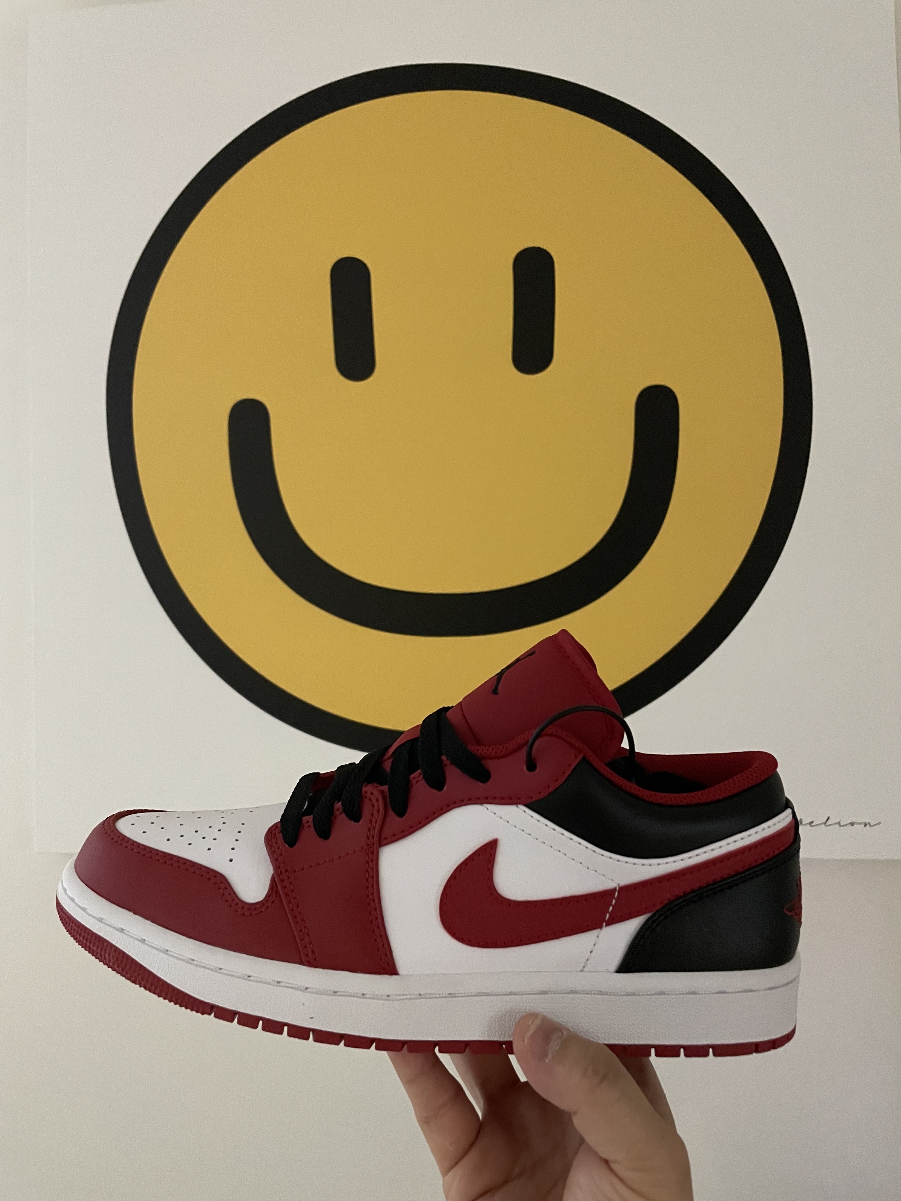 Jordan 1 Low White Gym Red Black 착용 스타일 - 1
