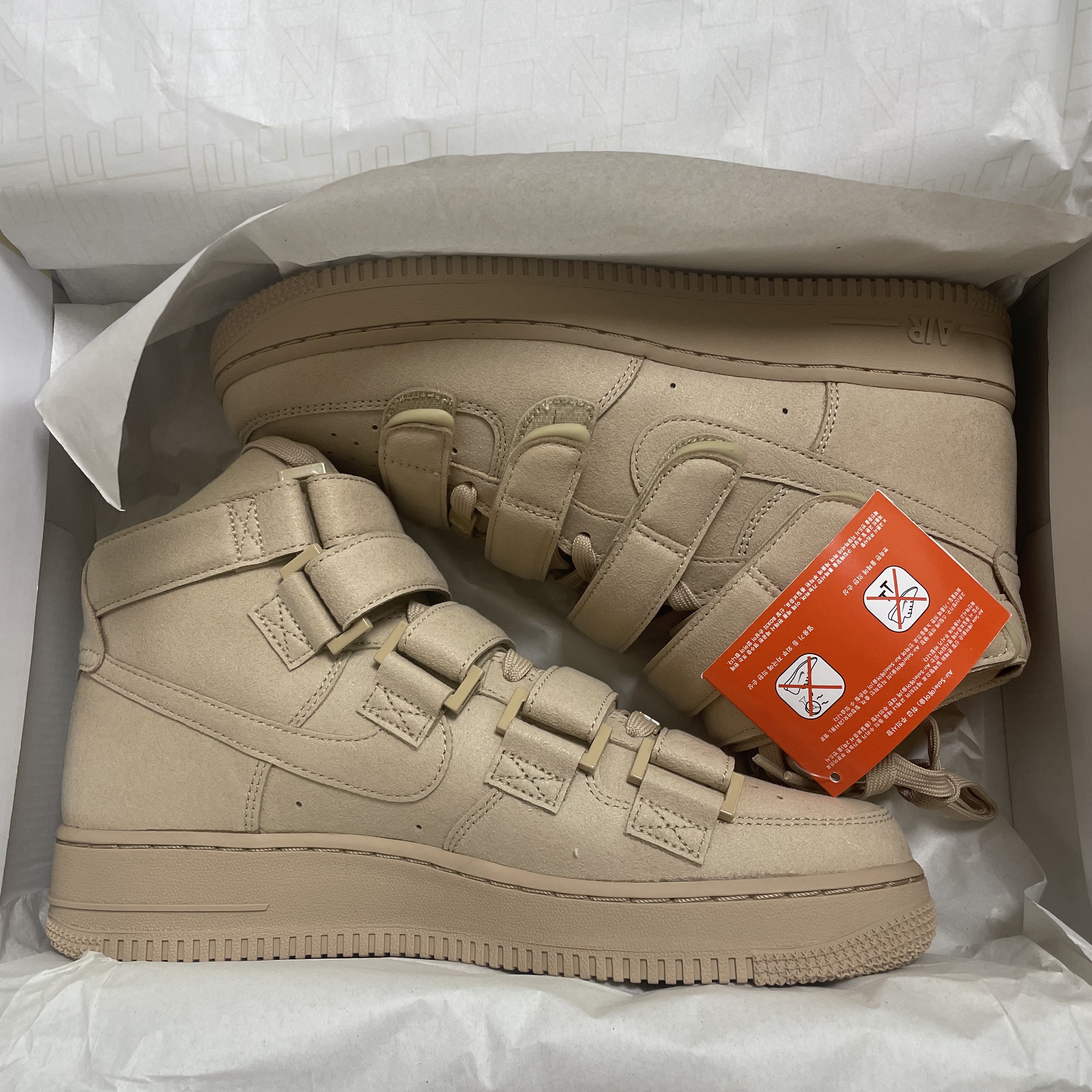 Nike x Billie Eilish Air Force 1 High '07 SP Mushroom 착용 스타일 - 2
