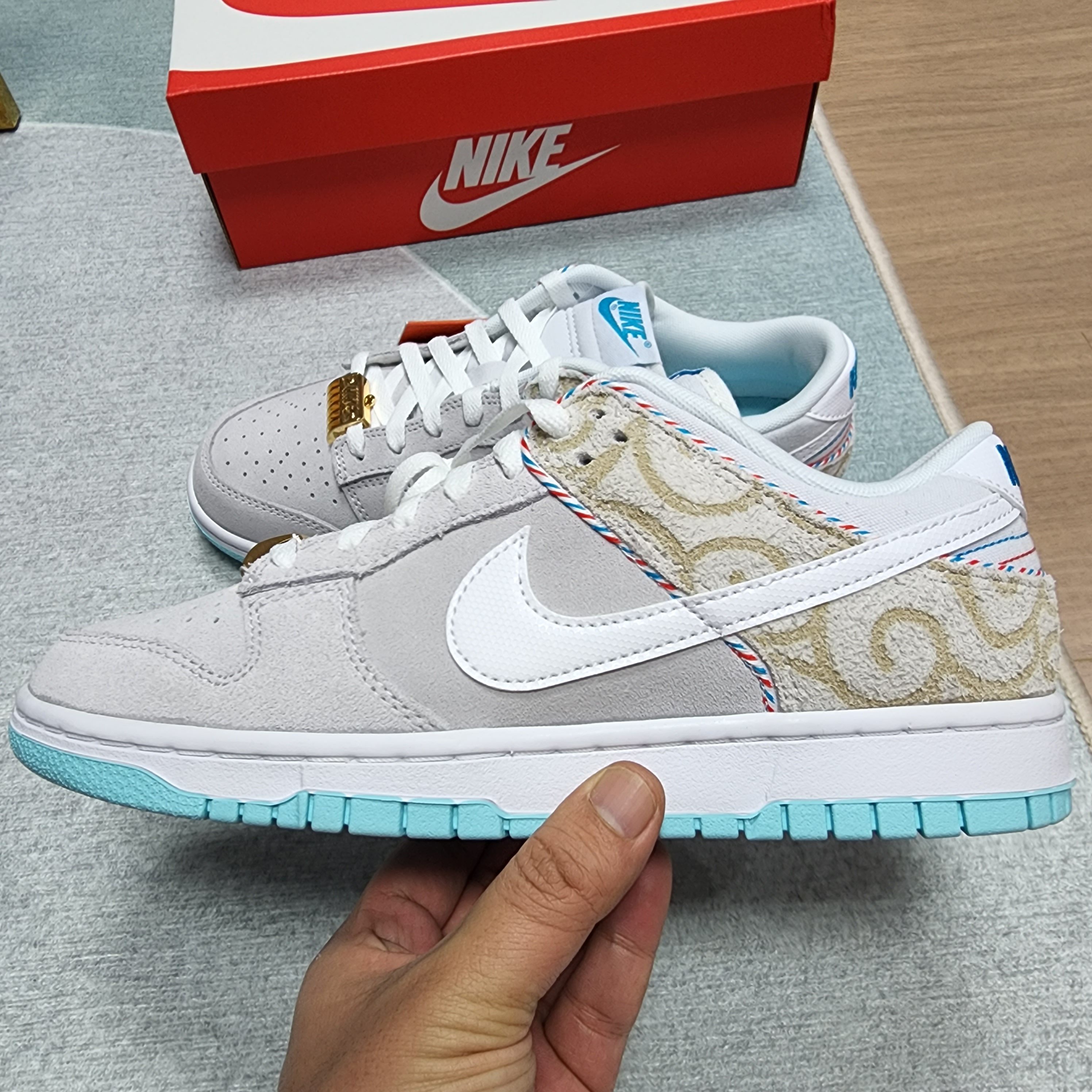 Nike Dunk Low Retro SE Barber Shop Grey 착용 스타일 - 3