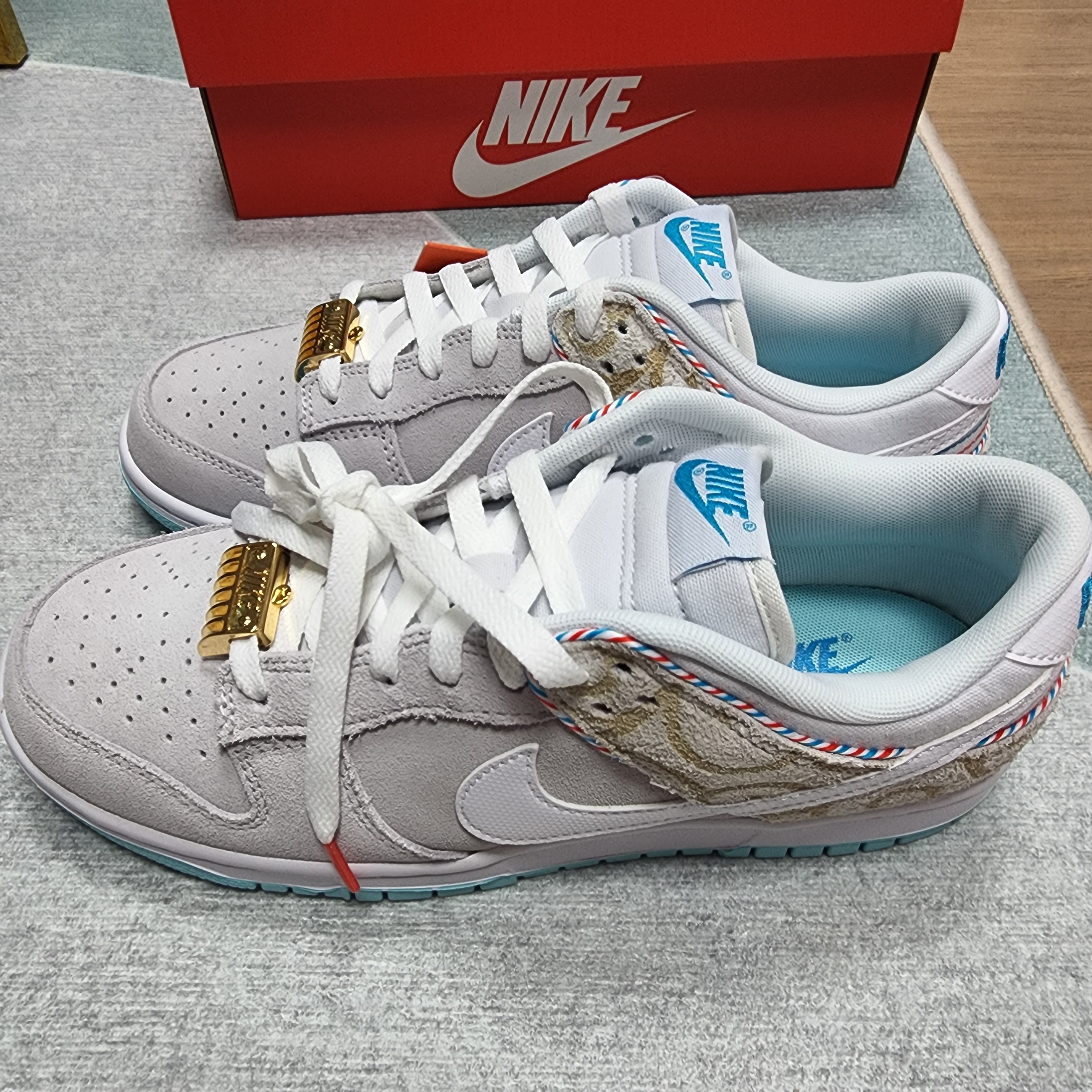 Nike Dunk Low Retro SE Barber Shop Grey 착용 스타일 - 2
