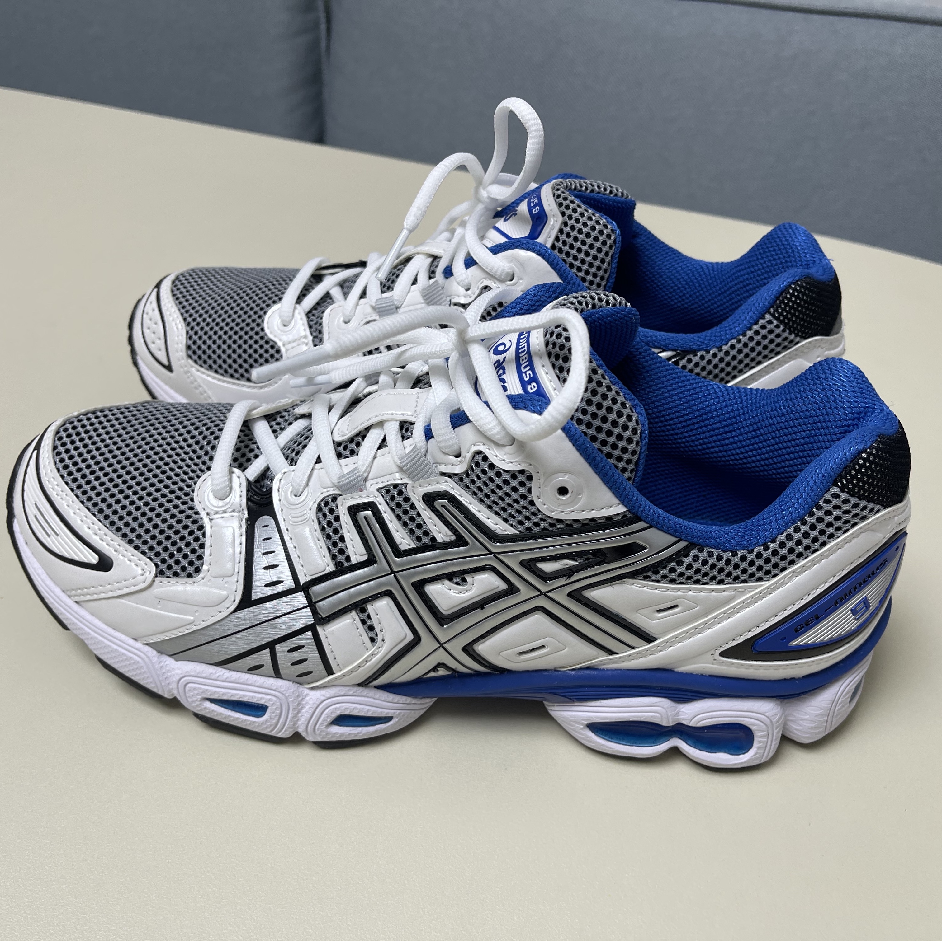 Asics Gel-Nimbus 9 White Lake Drive 착용 스타일 - 3