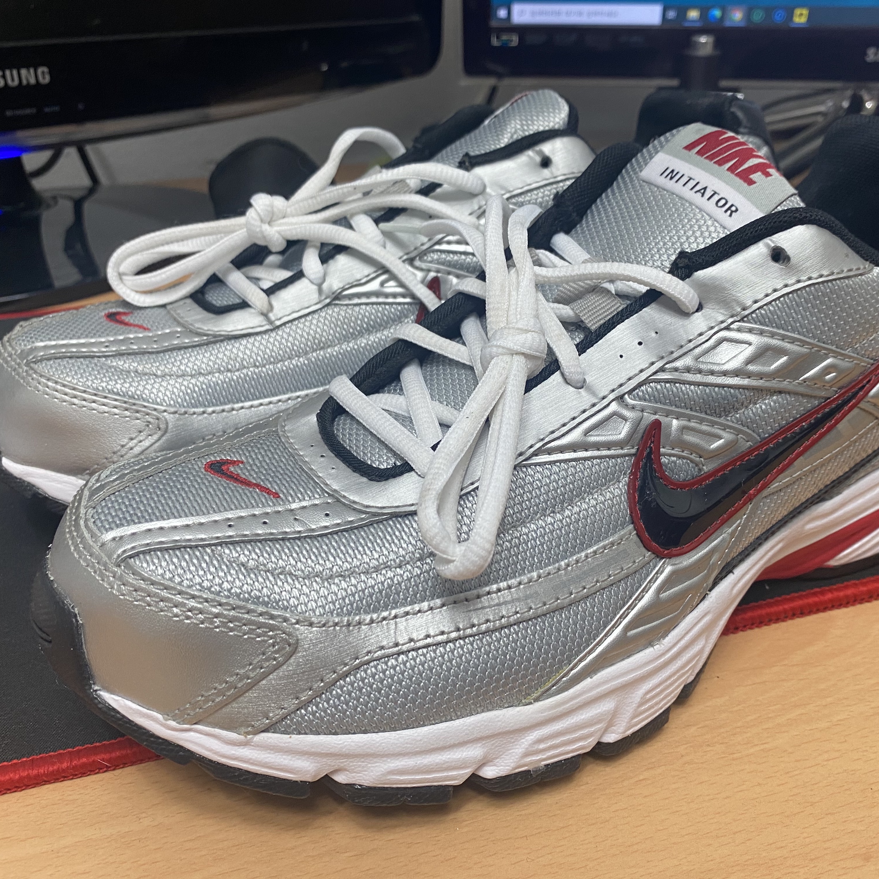 Nike Initiator Metallic Silver Black 착용 스타일