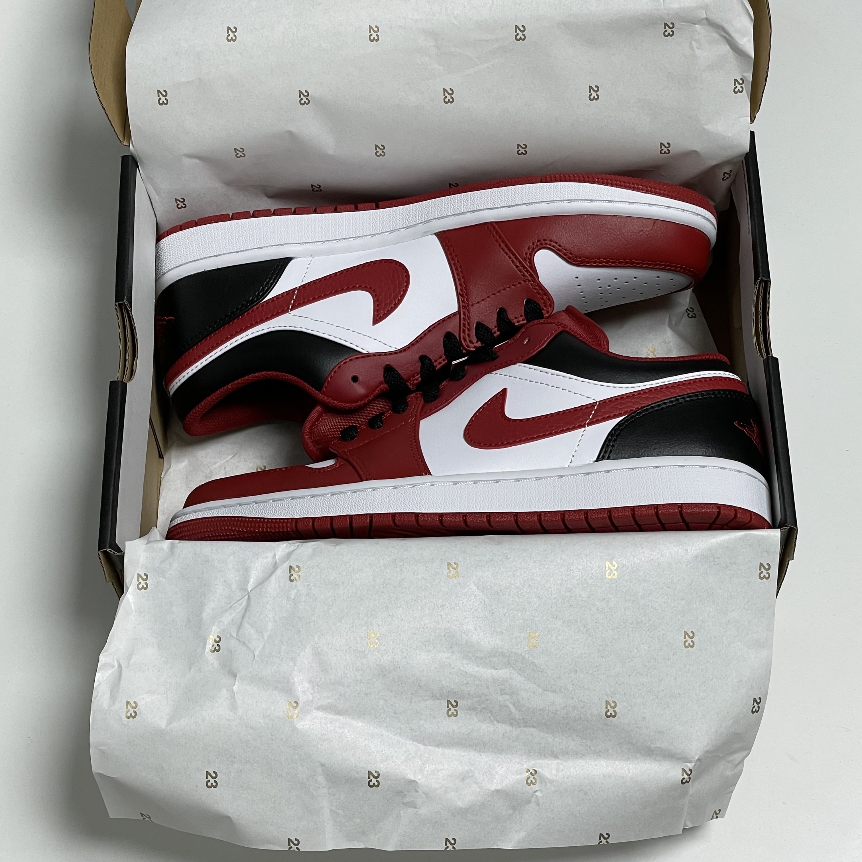 Jordan 1 Low White Gym Red Black 착용 스타일