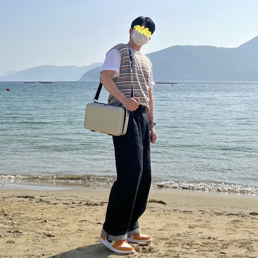 Off-White x Amore Pacific Protection Box (Without Cosmetics), Jordan 1 Low SE Light Curry 착용 스타일