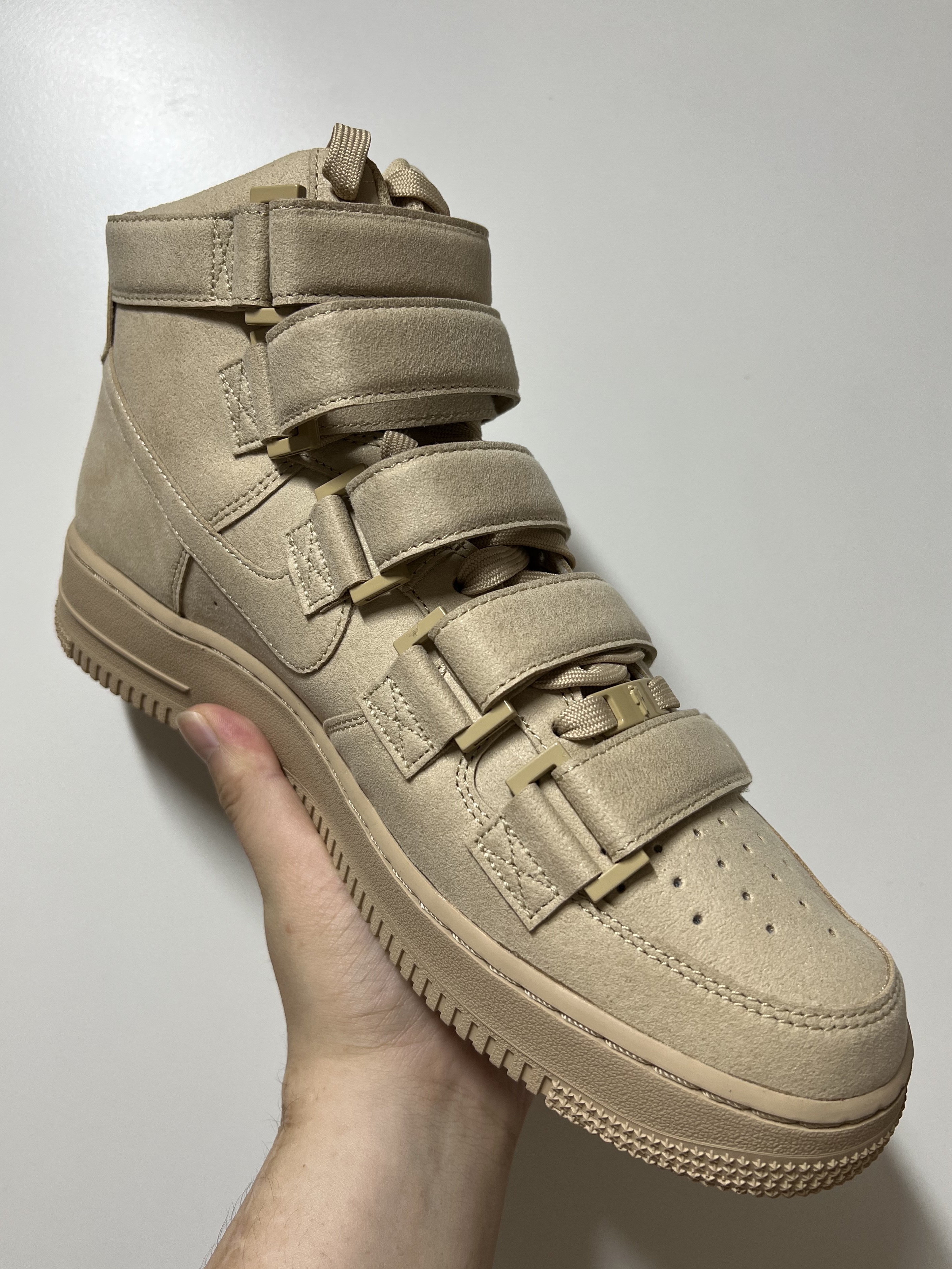 Nike x Billie Eilish Air Force 1 High '07 SP Mushroom 착용 스타일 - 1