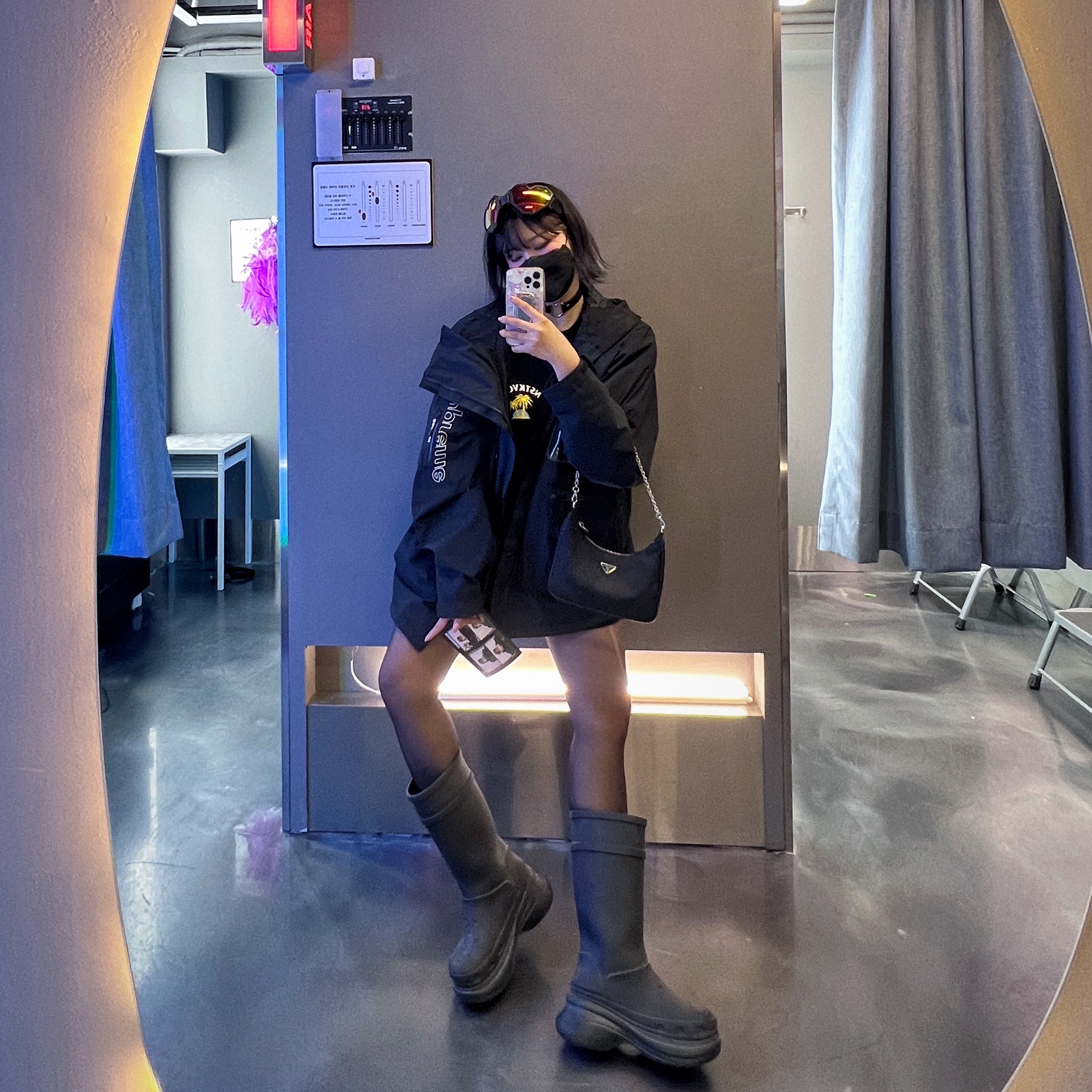 Prada Re-Edition 2005 Re-Nylon Shoulder Bag Black, Supreme Gore-Tex Tech Shell Jacket Black - 21FW 착용 스타일