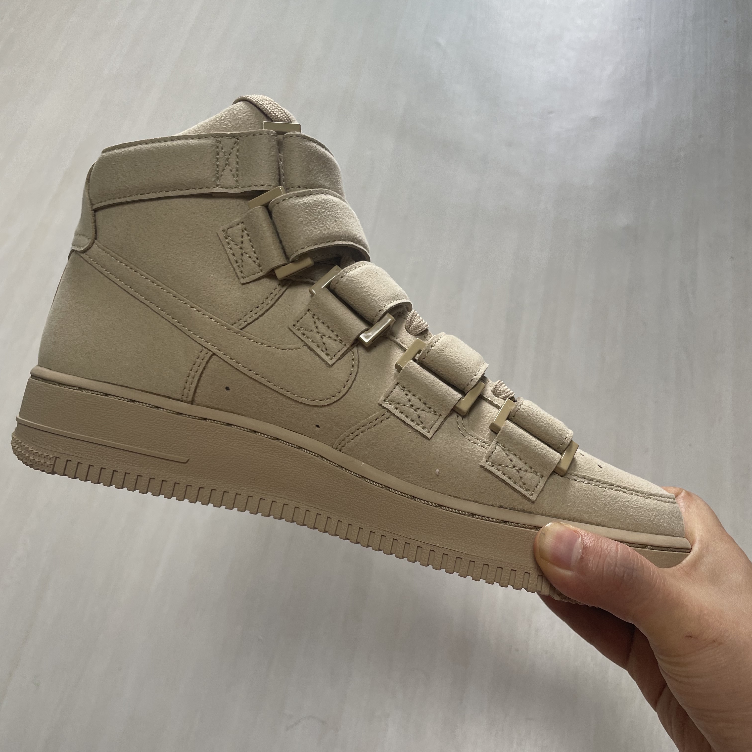 Nike x Billie Eilish Air Force 1 High '07 SP Mushroom 착용 스타일 - 5