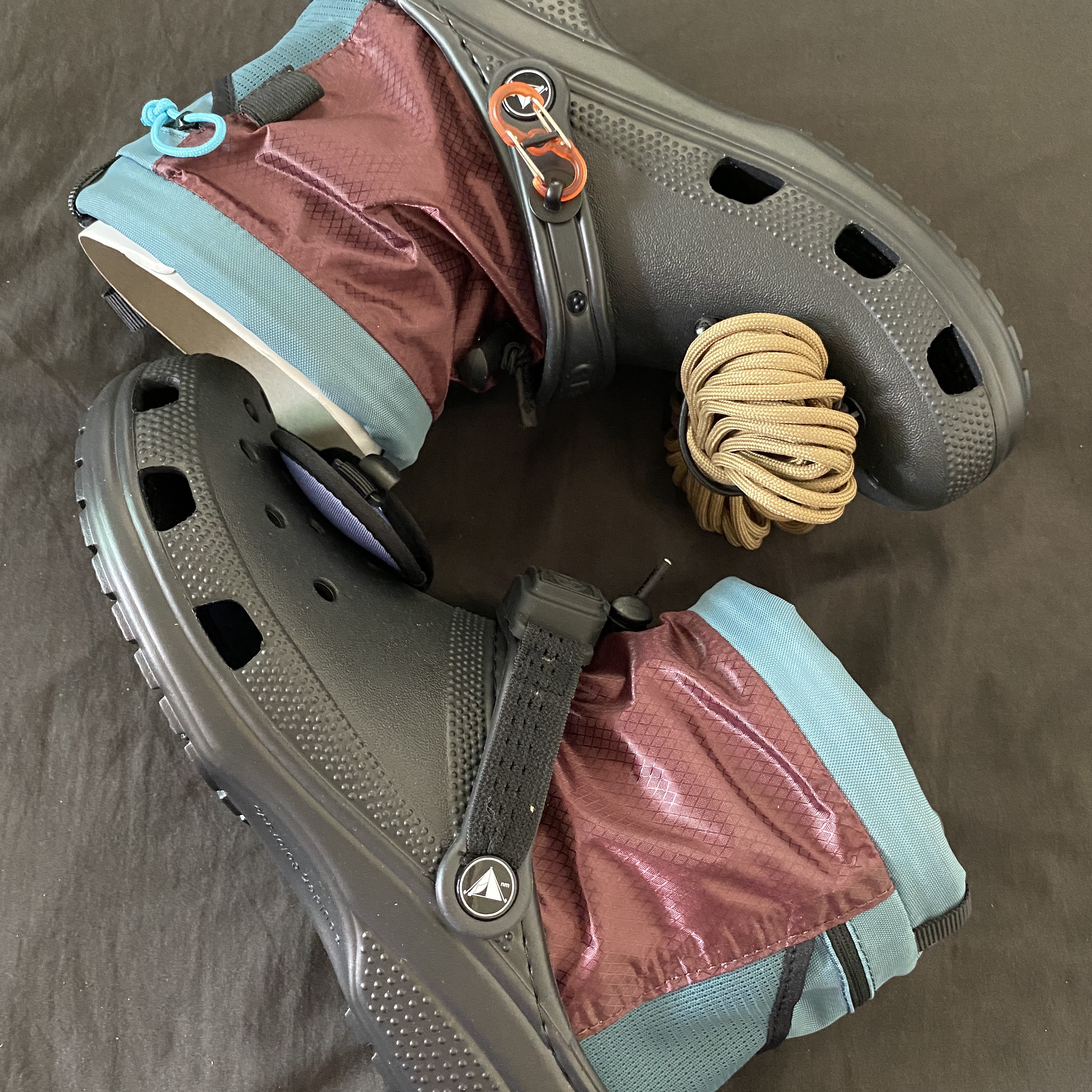Crocs x Nicole McLaughlin Campsite Classic Clog Black 착용 스타일 - 2