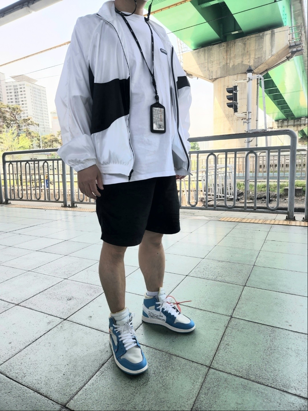 Jordan 1 x Off-White Retro High University Blue, Nike NRG Solo Swoosh Fleece Shorts Black - Asia 착용 스타일 - 2