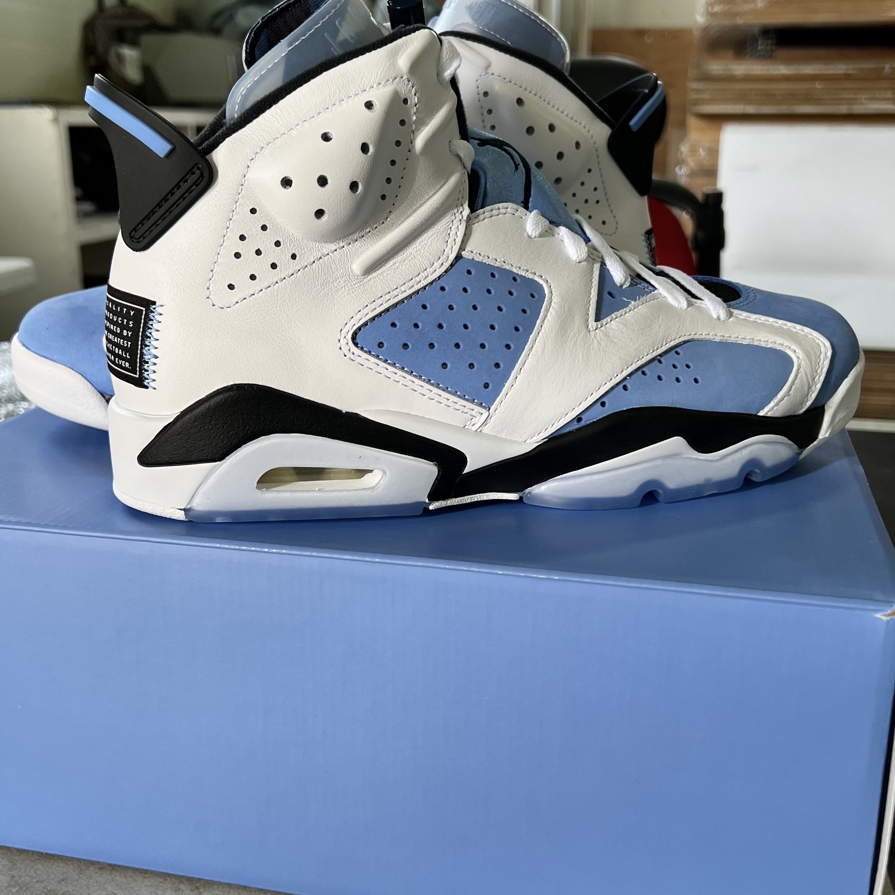 Jordan 6 Retro University Blue 착용 스타일 - 2