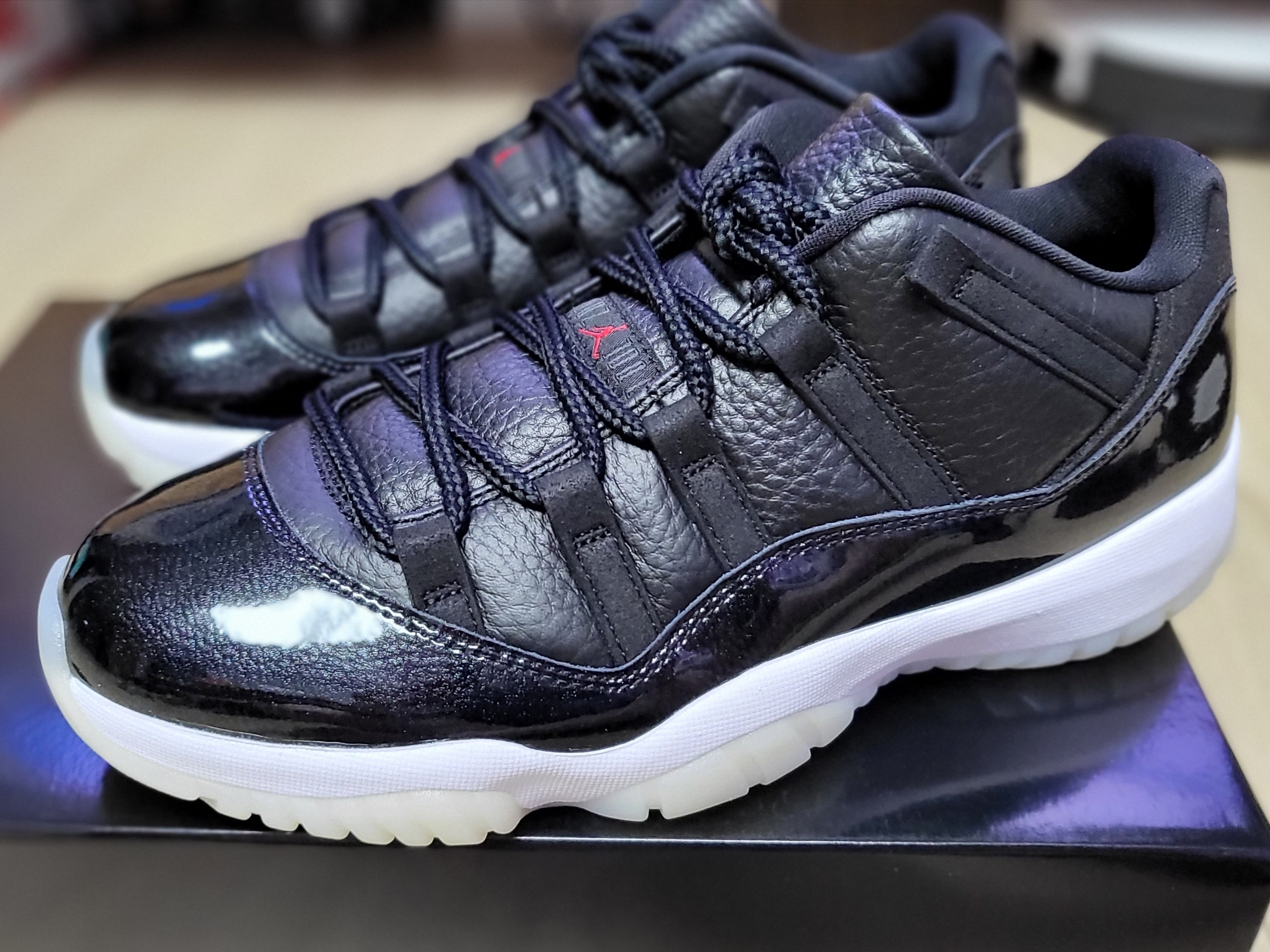 Jordan 11 Retro Low 72-10 착용 스타일 - 1