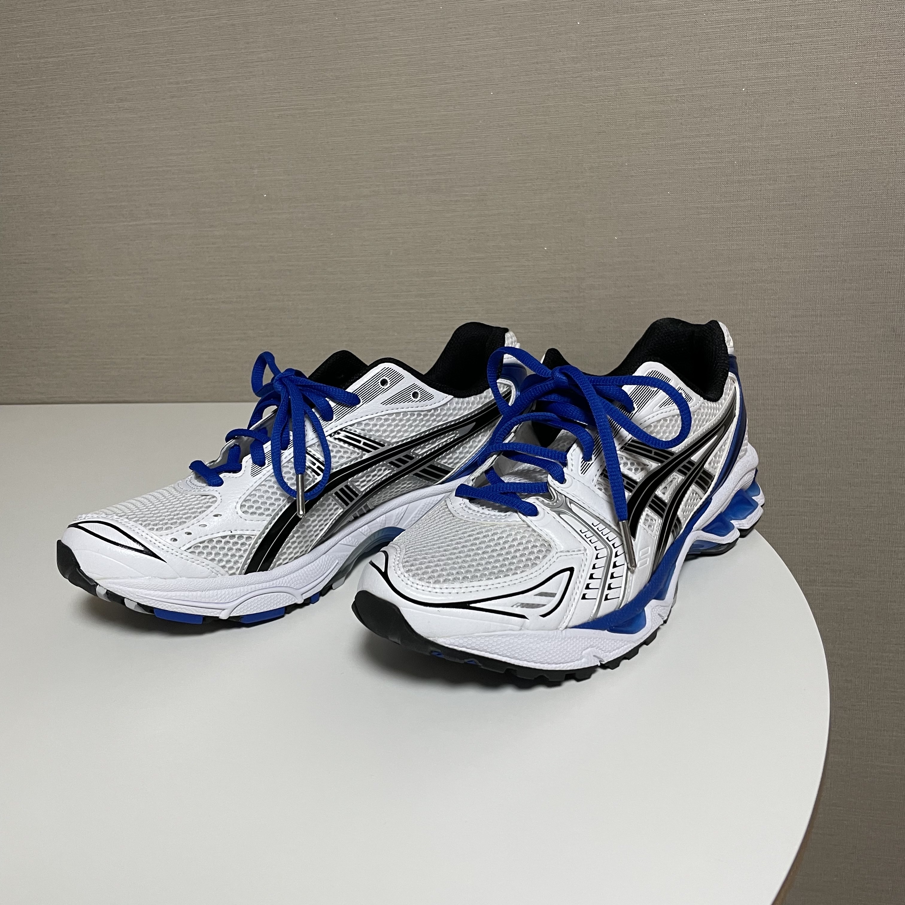 Asics Gel-Kayano 14 White Tuna Blue 착용 스타일 - 2