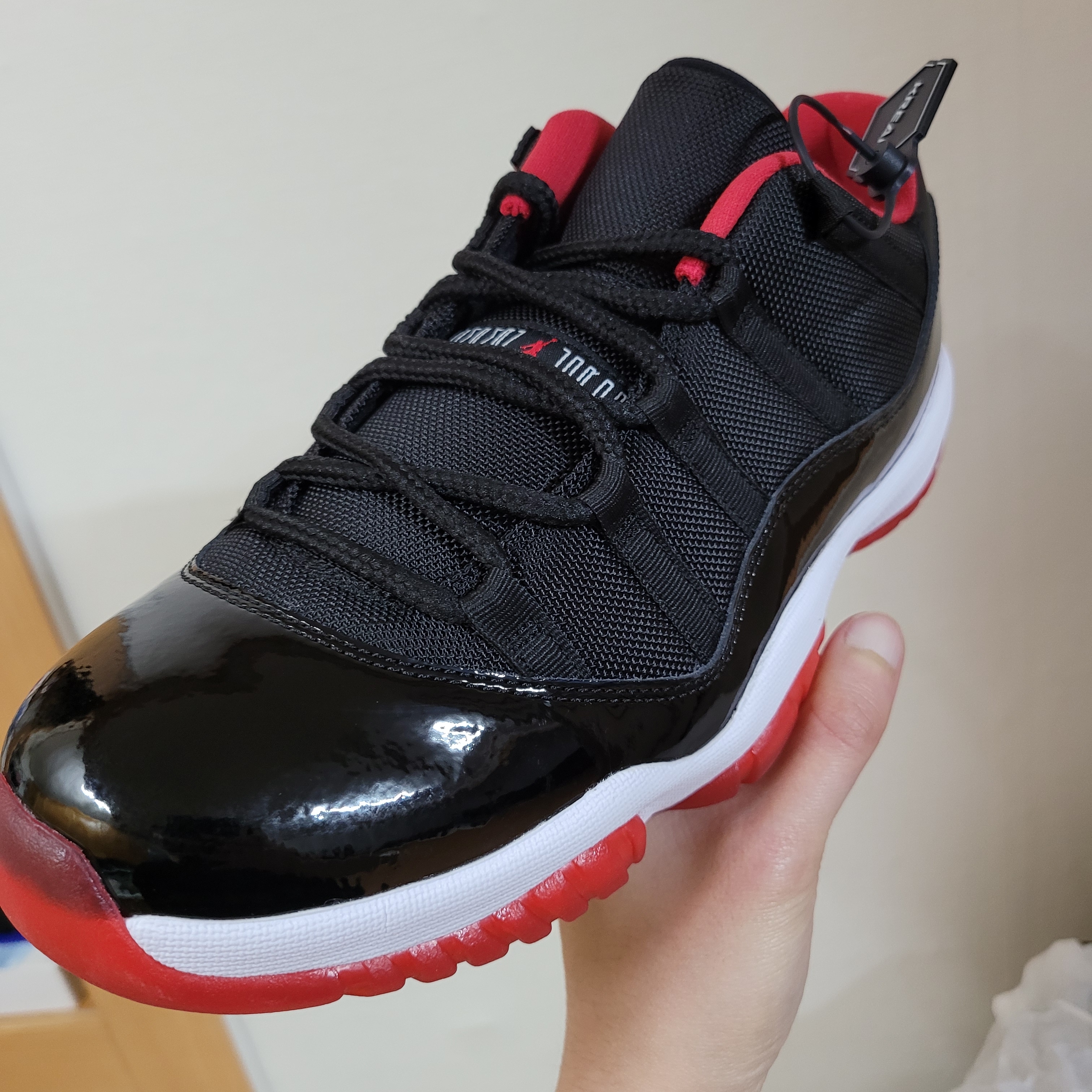 Jordan 11 Retro Low Bred 착용 스타일 - 2