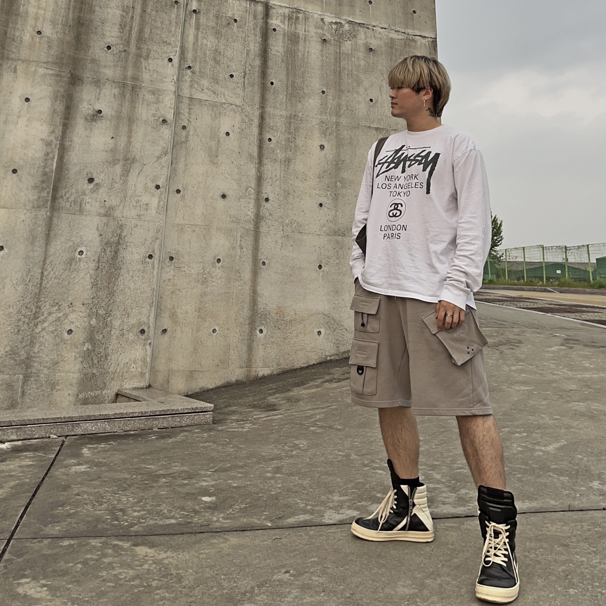 Stussy World Tour LS T-Shirt White 착용 스타일 - 1
