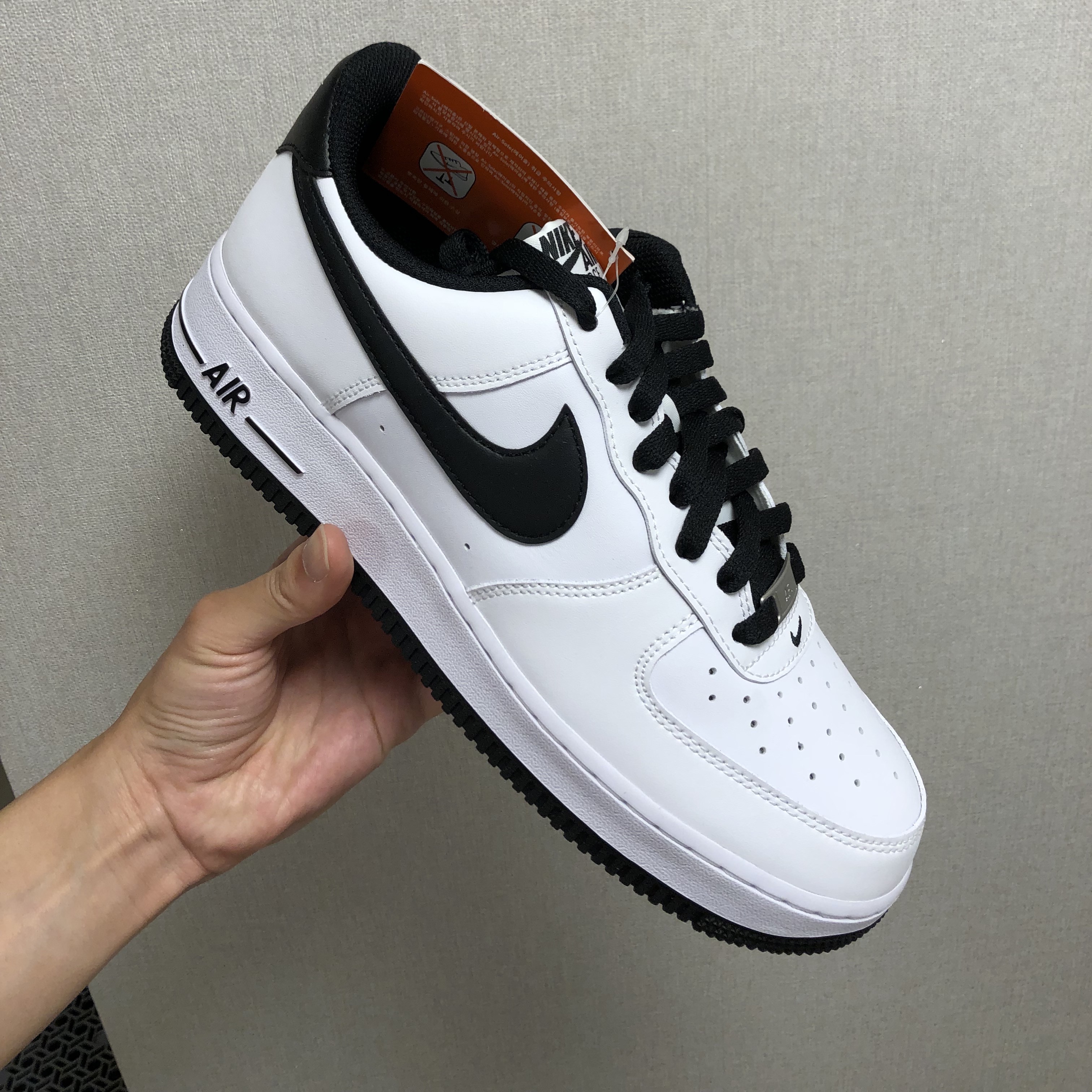 Nike Air Force 1 '07 White Black 착용 스타일