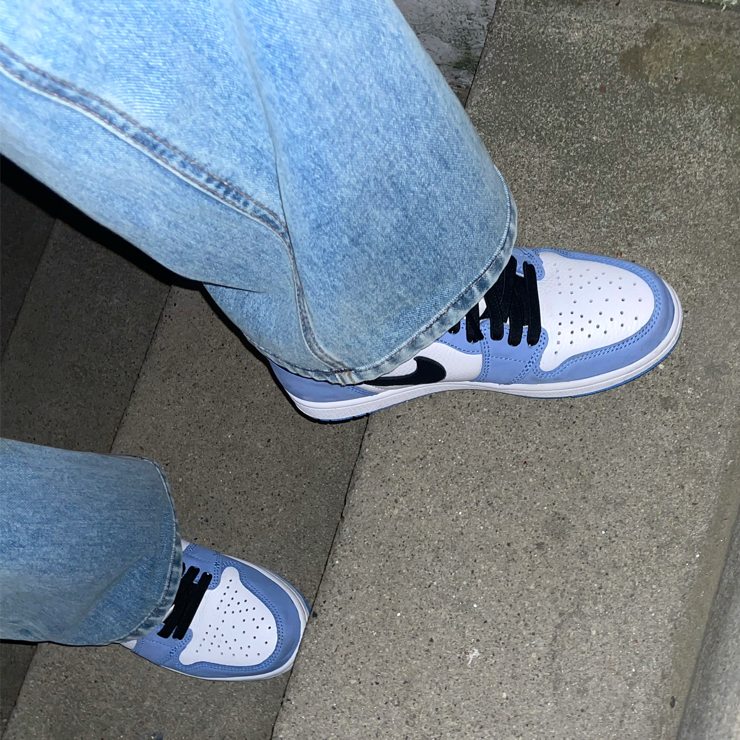 Jordan 1 Retro High OG University Blue 착용 스타일