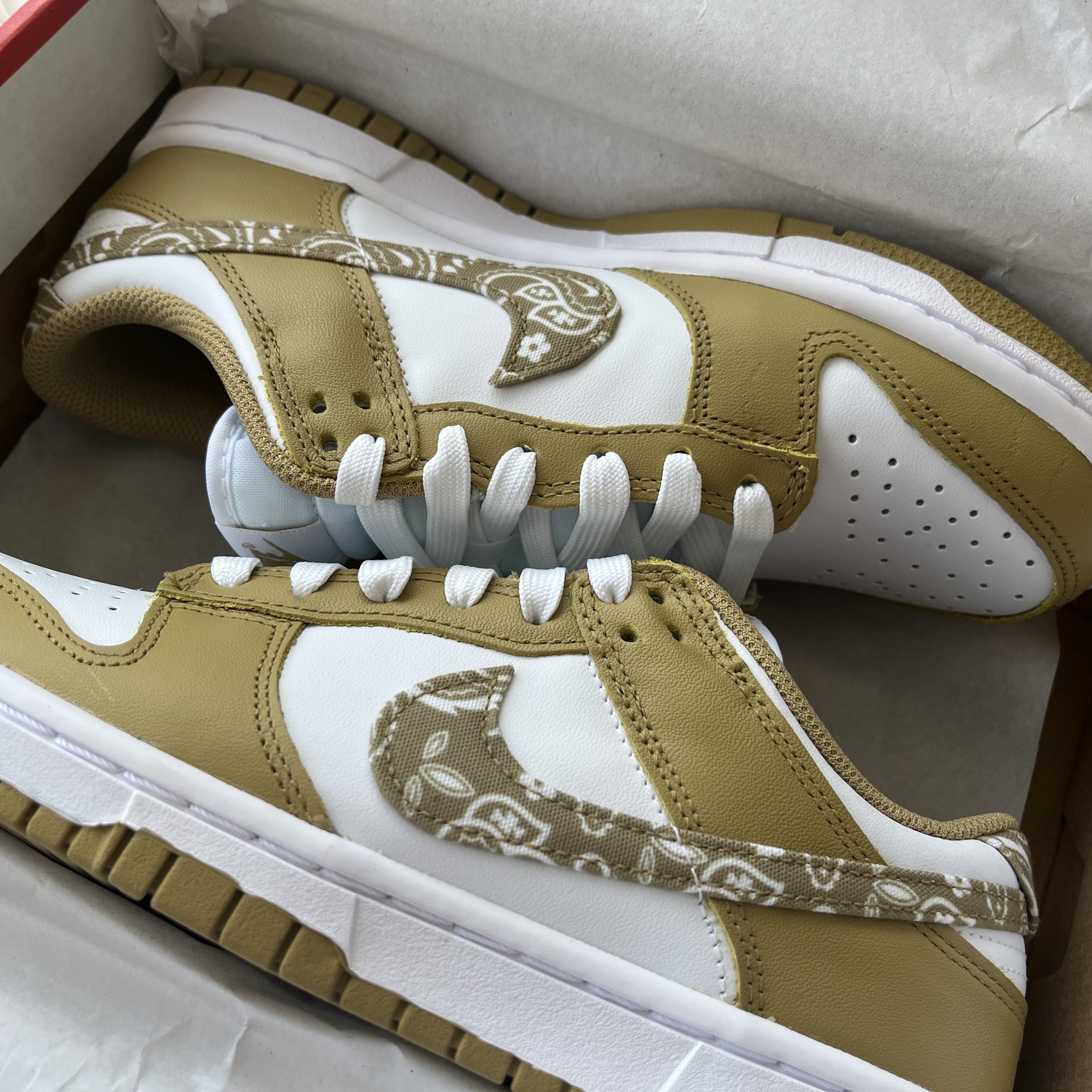(W) Nike Dunk Low Essential Barley Paisley 착용 스타일