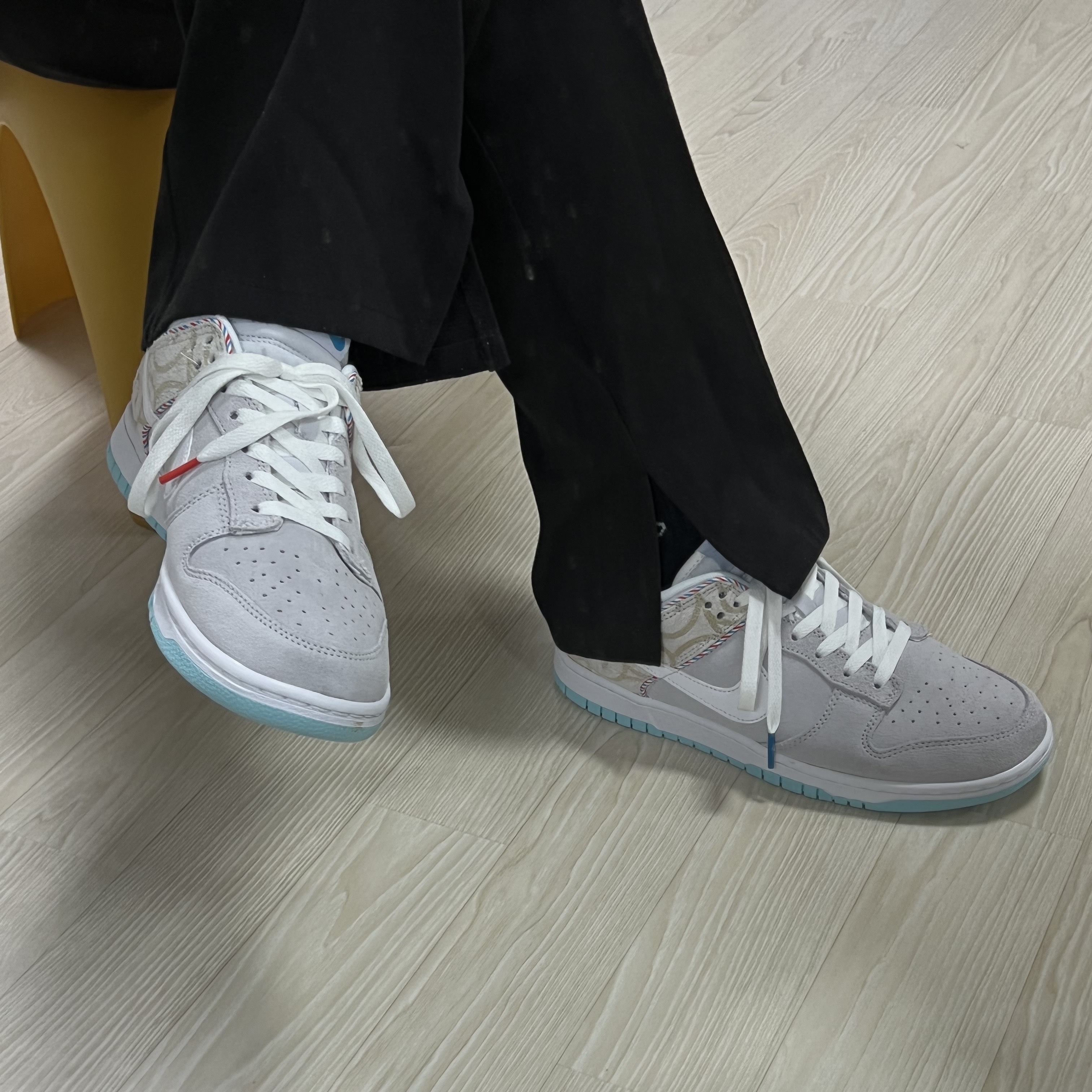 Nike Dunk Low Retro SE Barber Shop Grey 착용 스타일