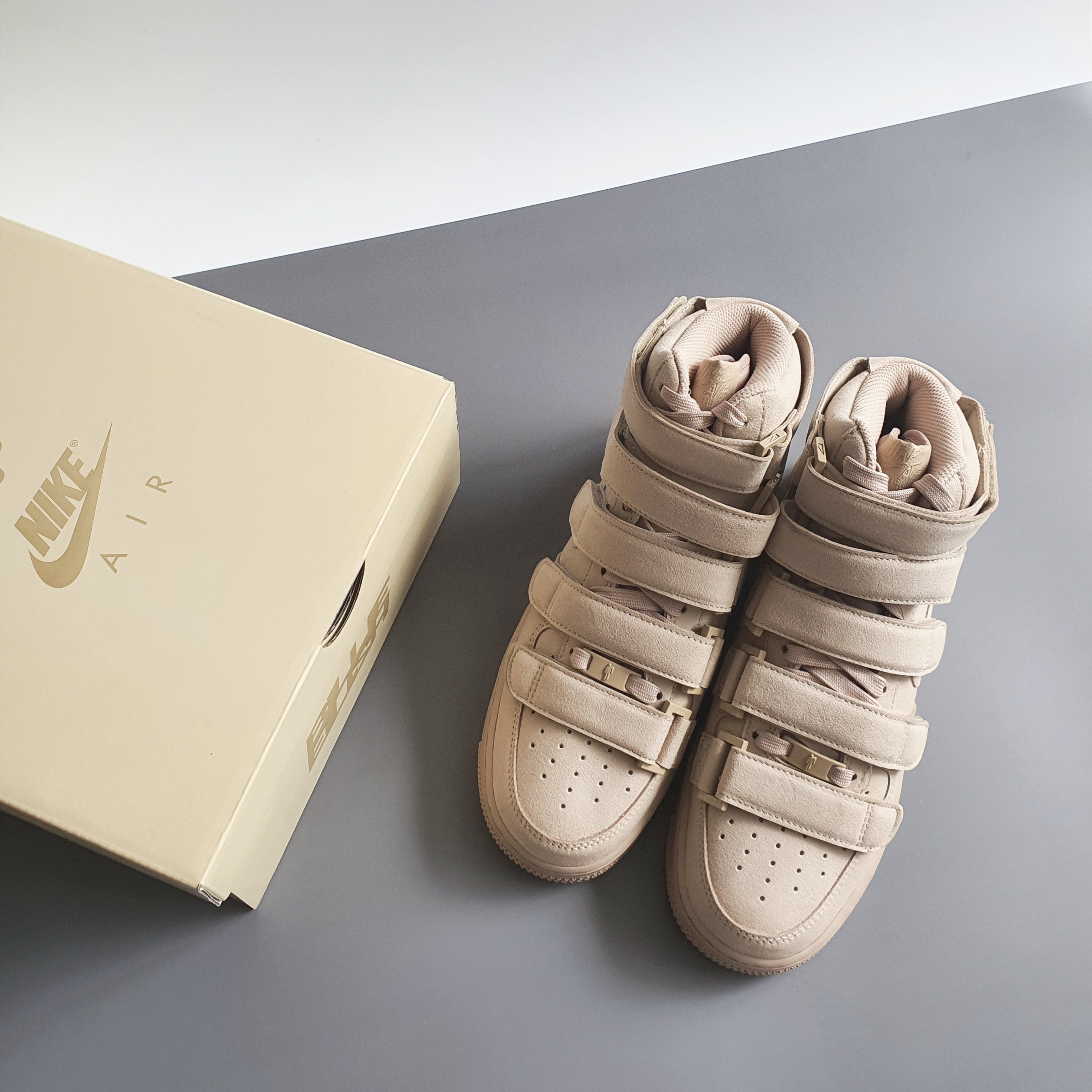Nike x Billie Eilish Air Force 1 High '07 SP Mushroom 착용 스타일 - 1