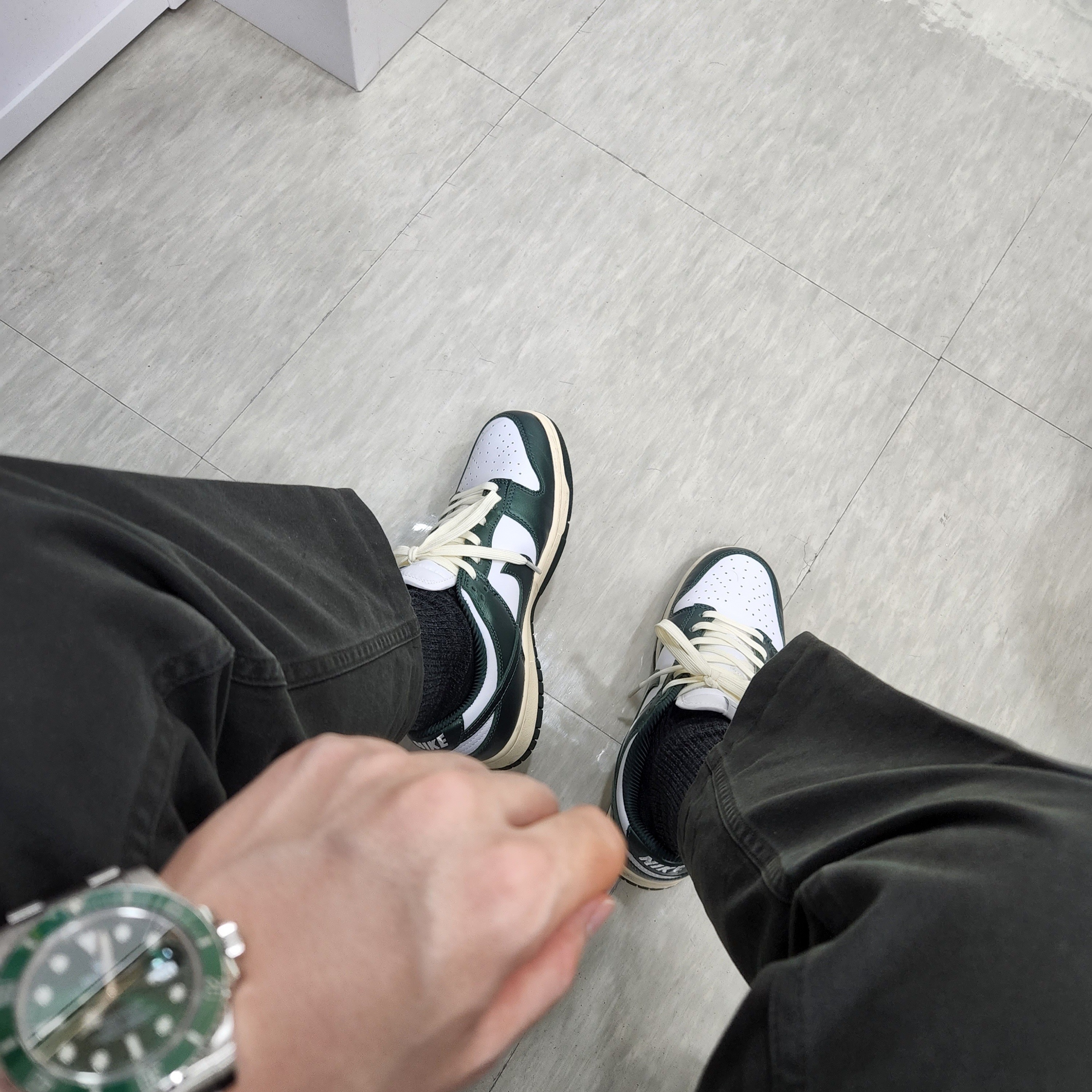 Rolex Submariner Date 40mm 116610LV Green Oyster, (W) Nike Dunk Low Vintage Green 착용 스타일