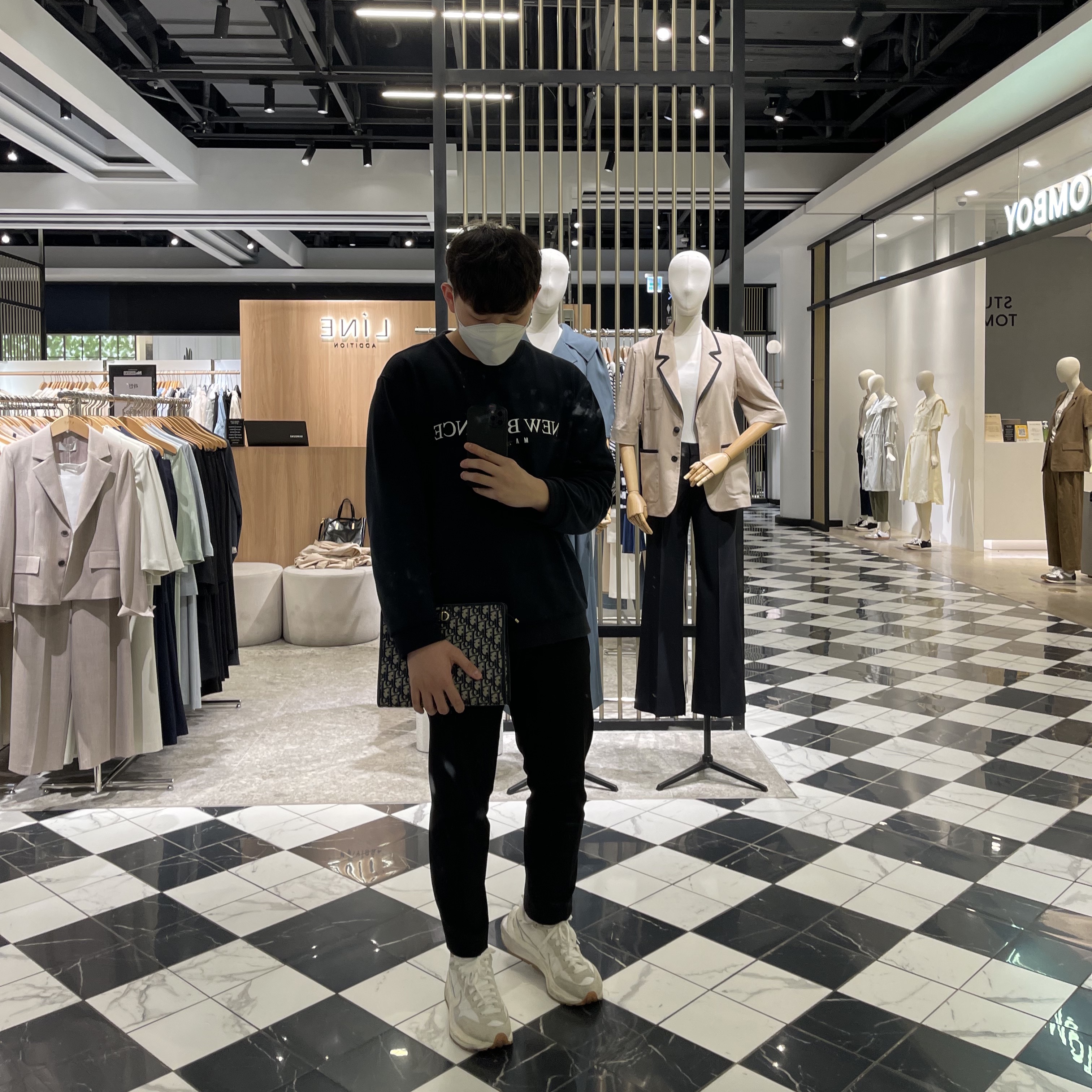Nike x Sacai VaporWaffle White and Gum 착용 스타일